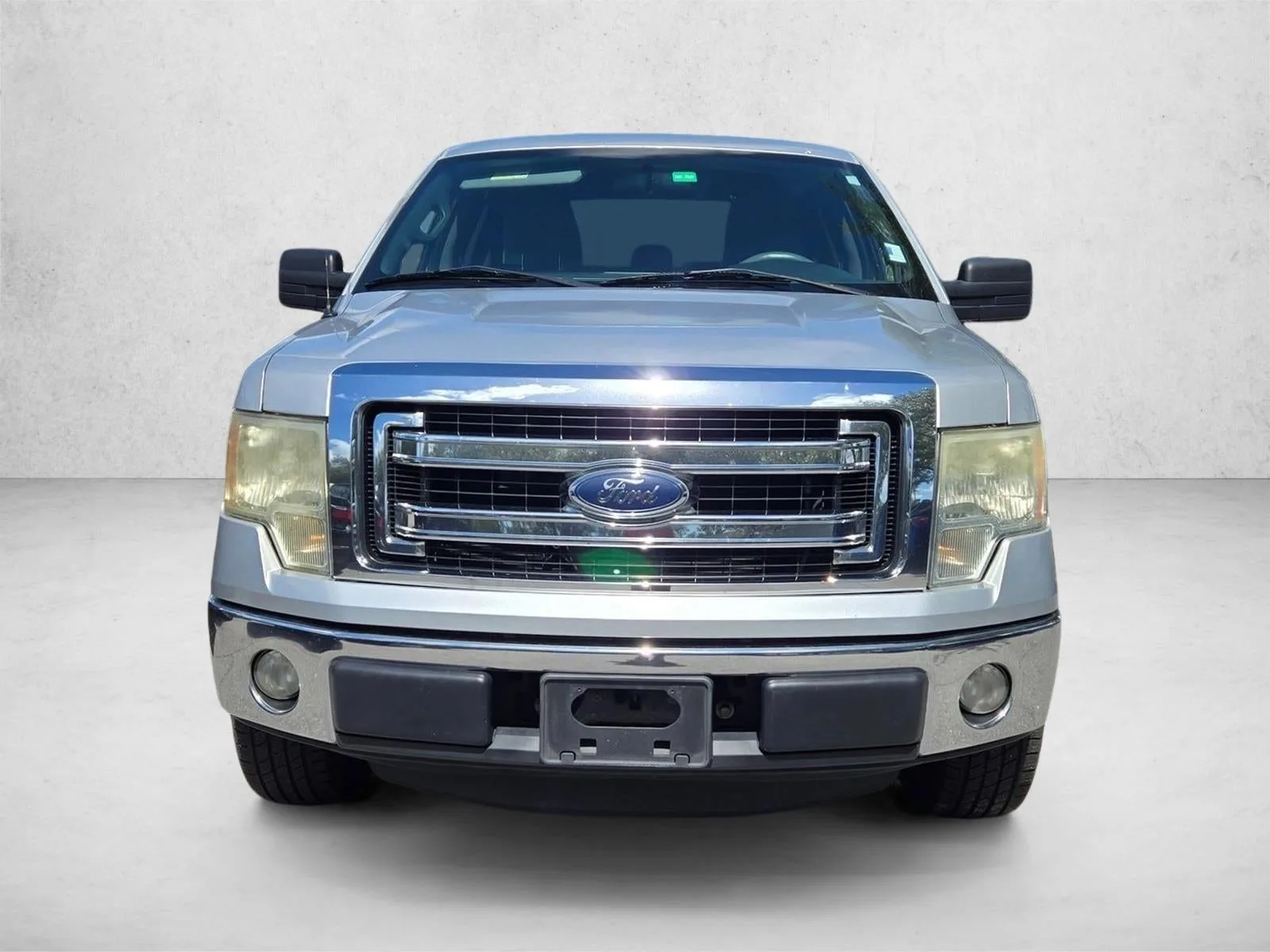2013 Ford F-150 2WD SuperCrew 5-1/2 Ft Box XLT photo 2