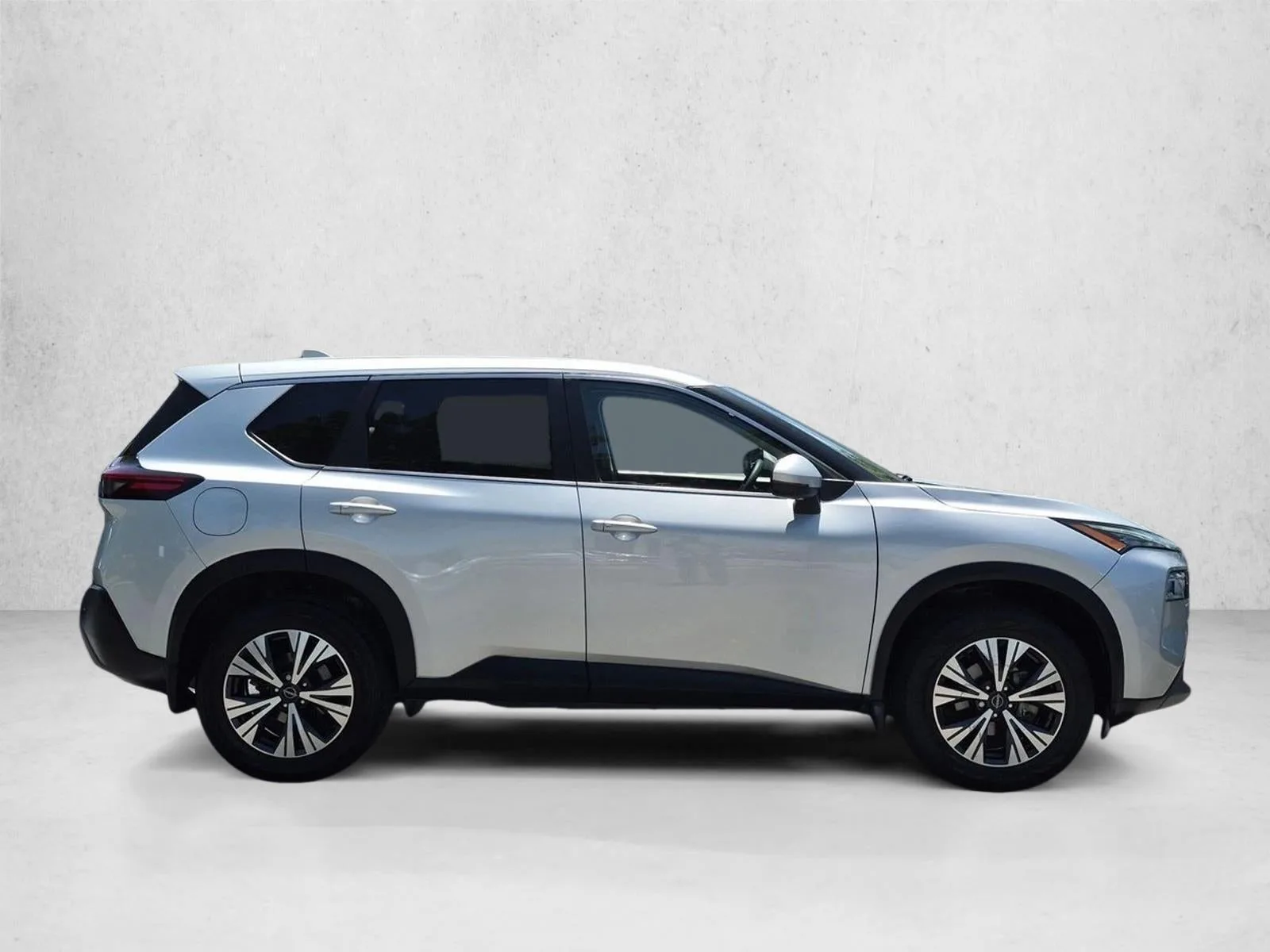 2022 Nissan Rogue FWD SV photo 4