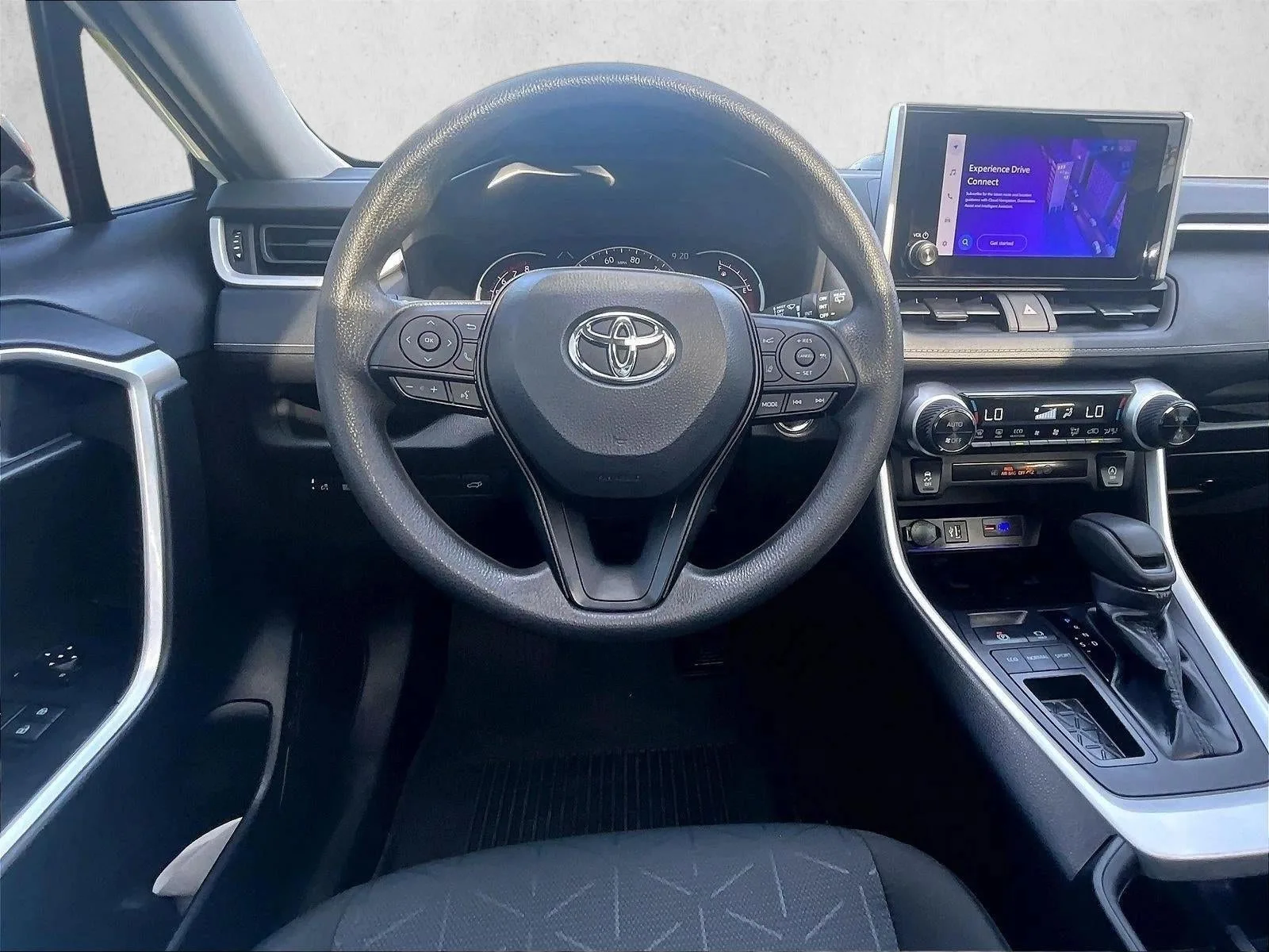 2024 Toyota RAV4 XLE photo 7