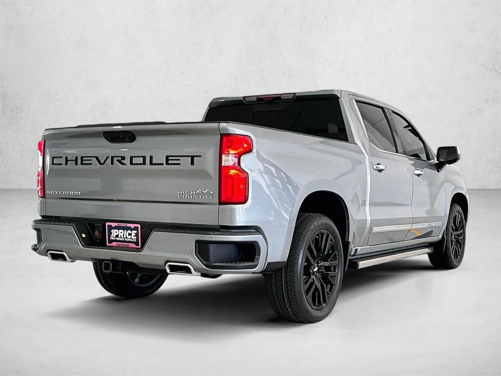 2025 Chevrolet Silverado 1500 High Country photo 2