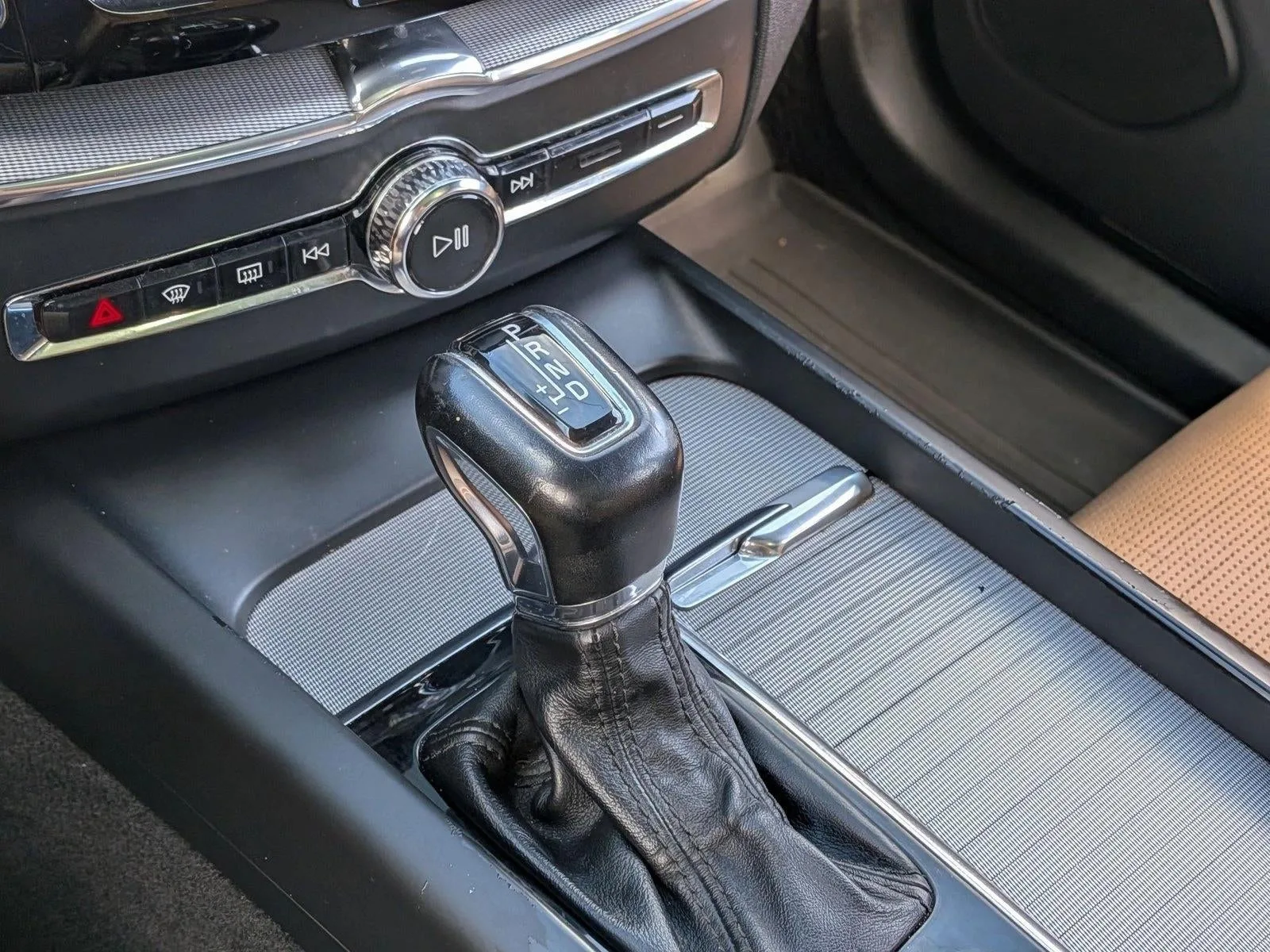 2019 Volvo XC60 T5 FWD Inscription photo 12