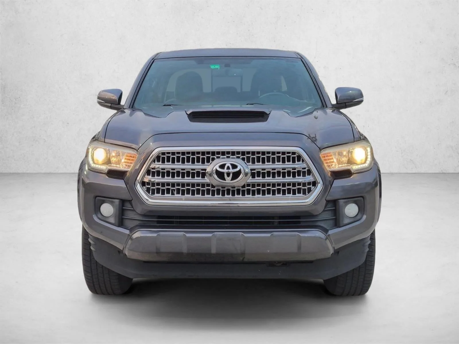 2017 Toyota Tacoma TRD Sport Double Cab 5' Bed V6 4x2 AT (Natl) photo 2