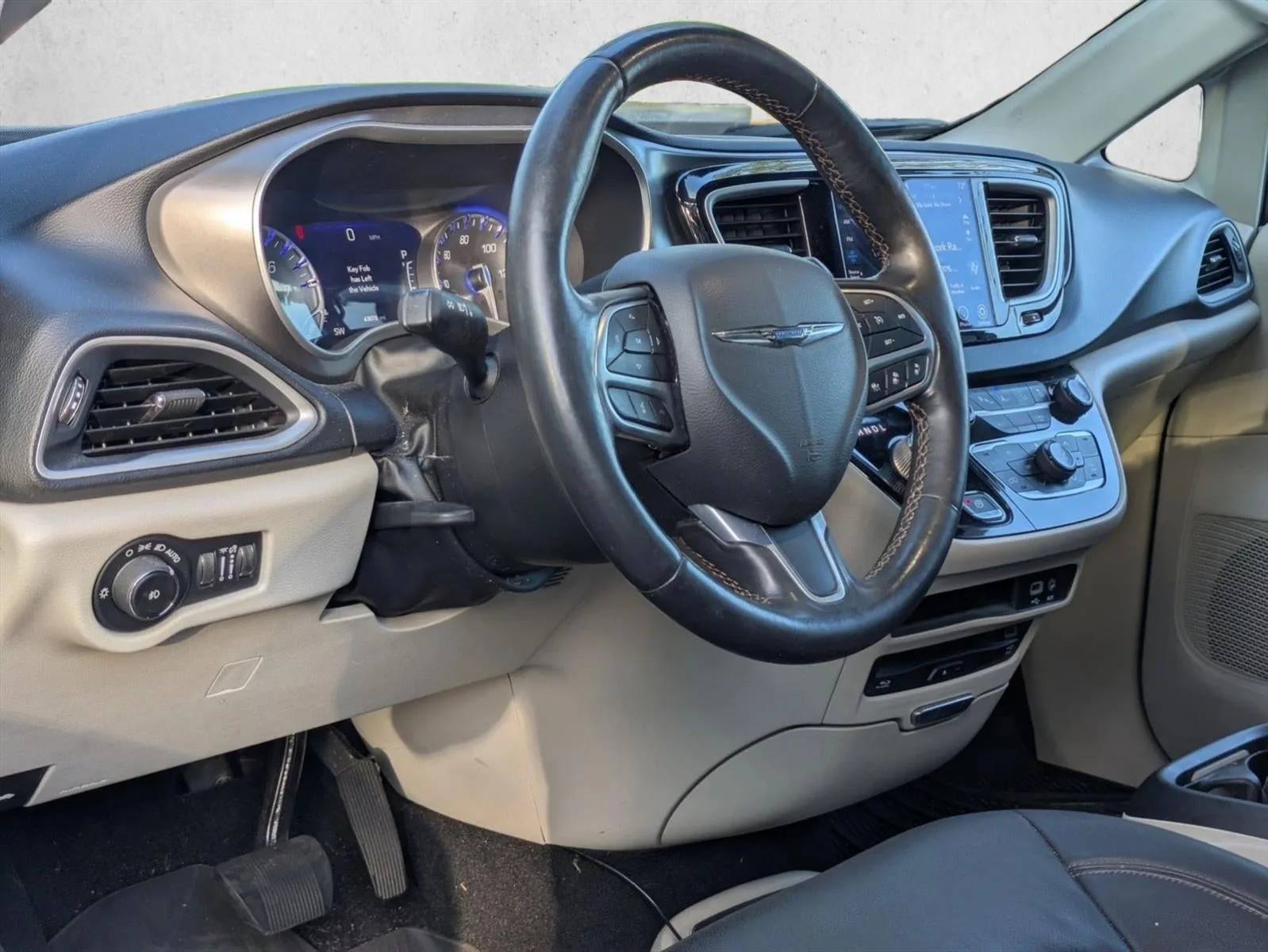 2020 Chrysler Pacifica Touring L Plus FWD photo 2