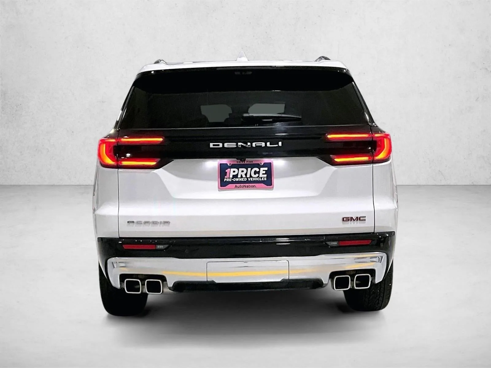 2025 GMC Acadia Denali photo 4