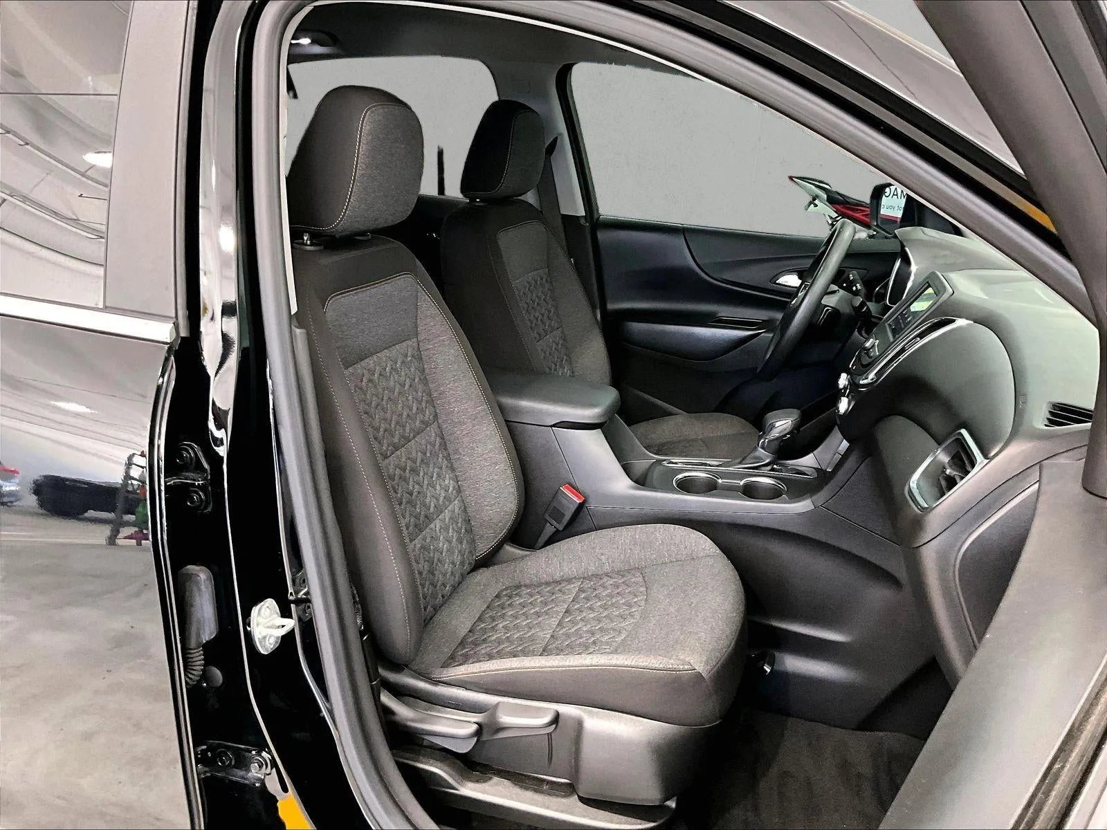 2023 Chevrolet Equinox LT photo 9