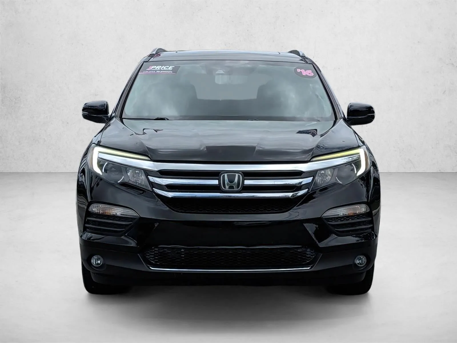 2016 Honda Pilot AWD Touring with DVD Rear Entertainment System and Navigation photo 2