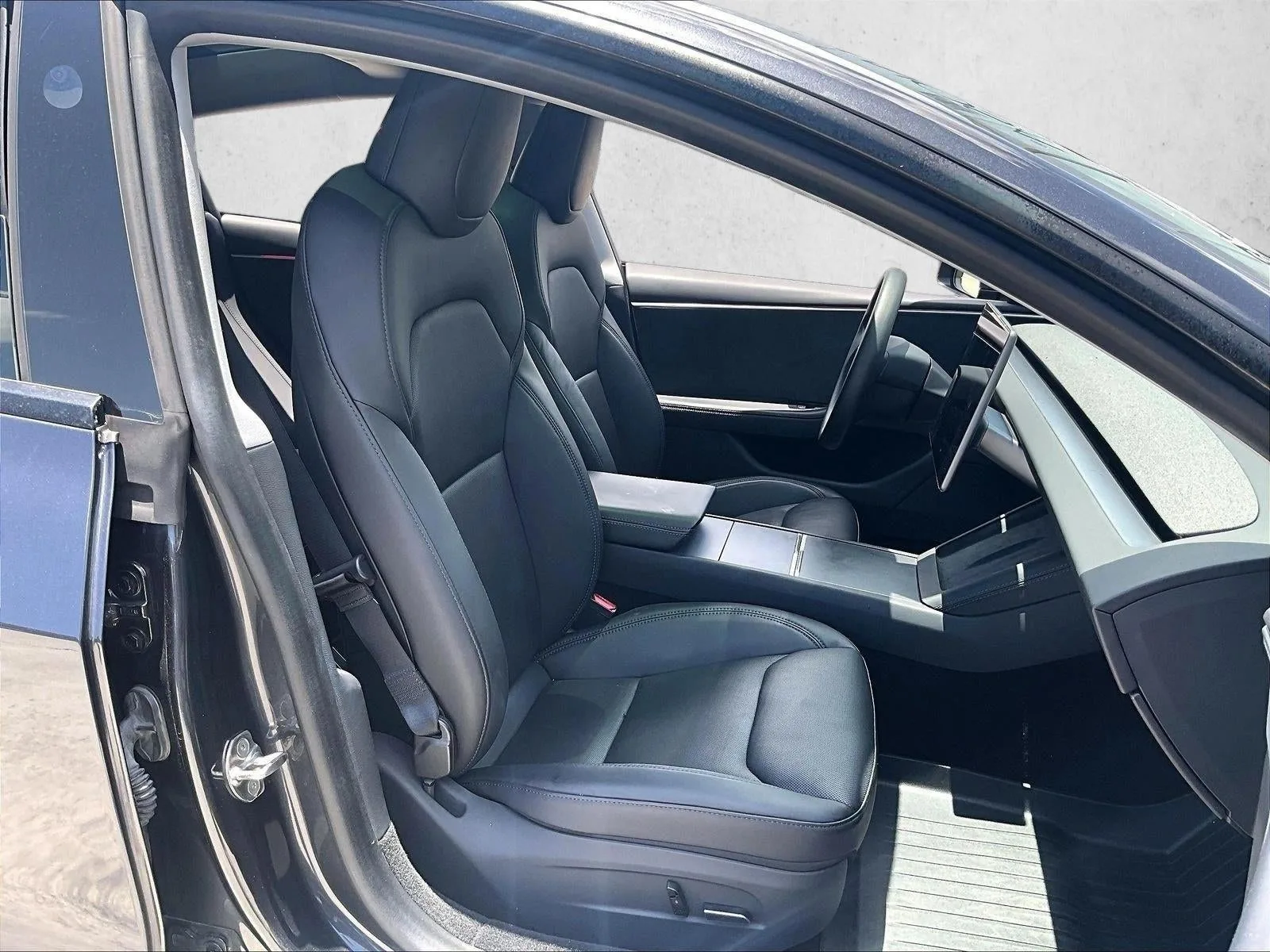 2024 Tesla Model 3 Long Range photo 9
