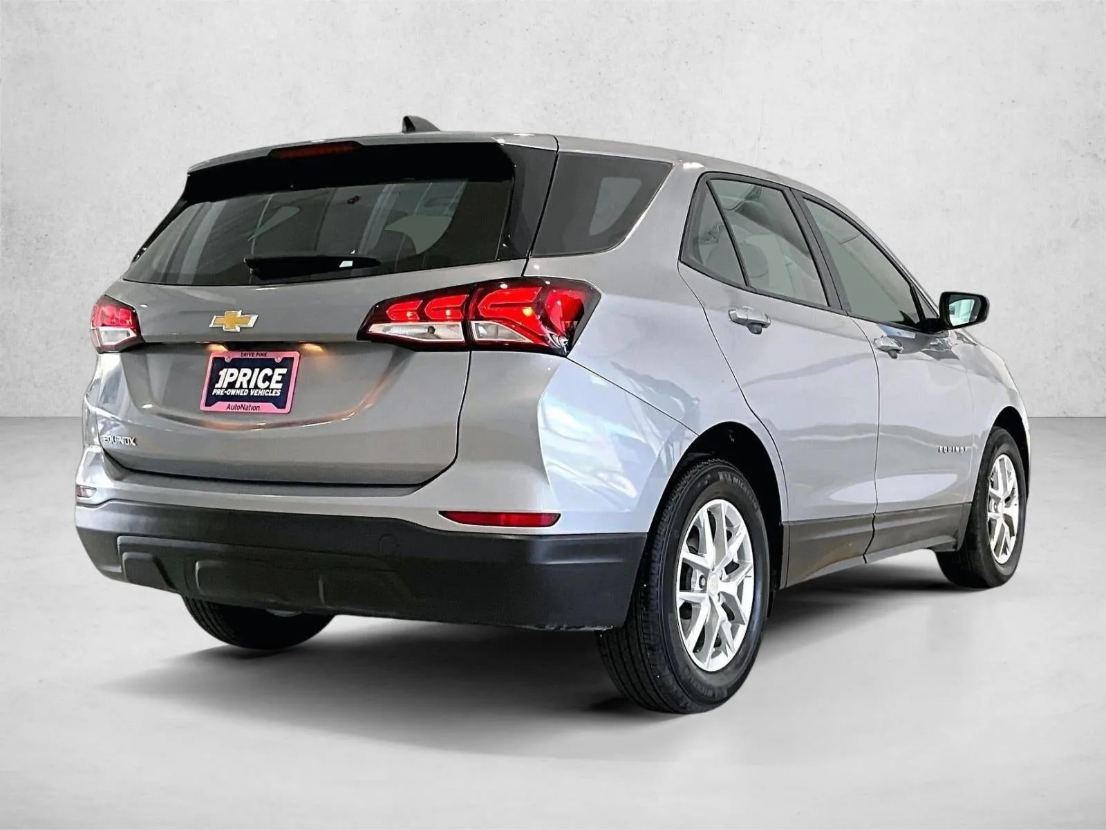2024 Chevrolet Equinox LS photo 2
