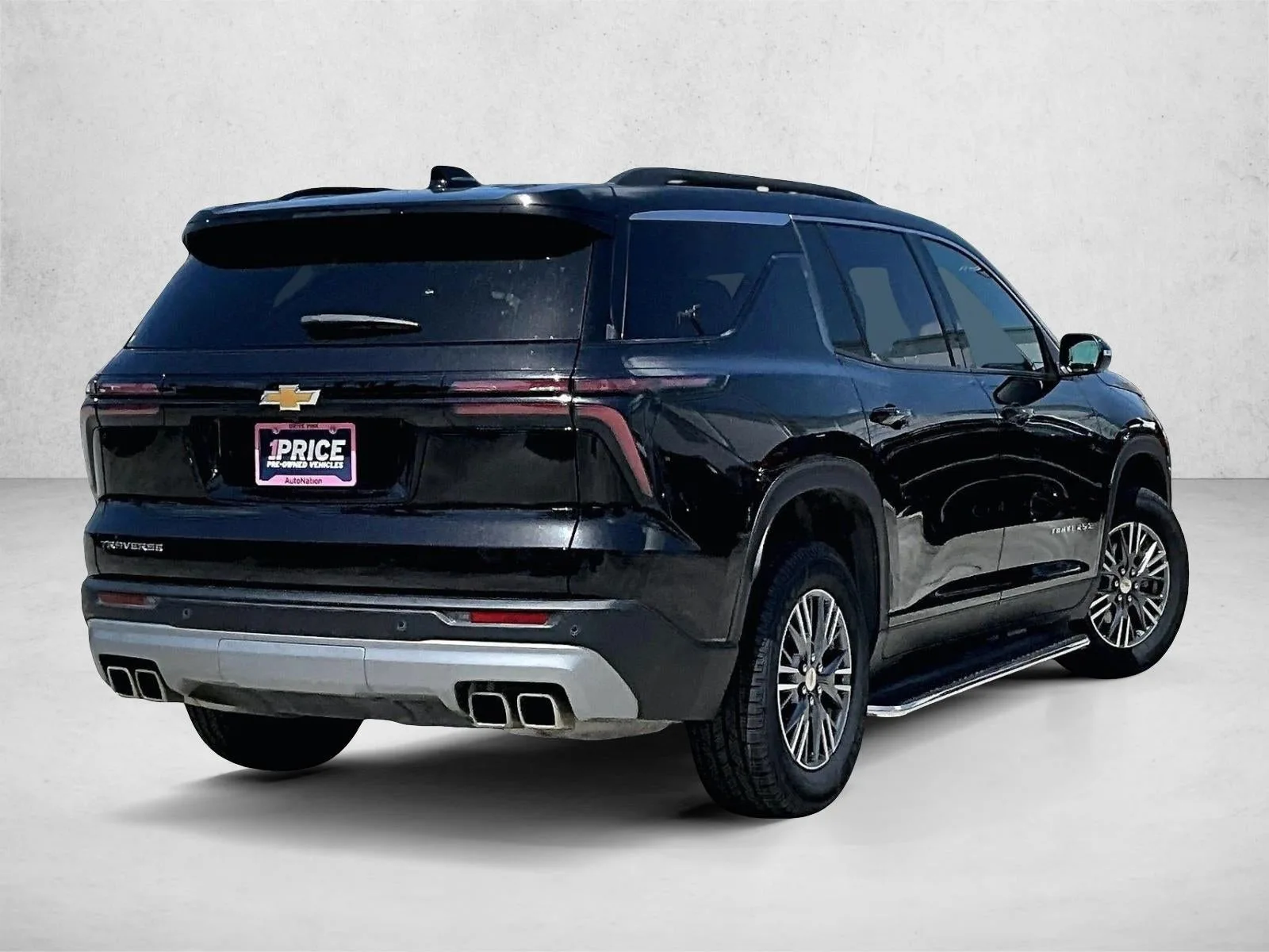 2025 Chevrolet Traverse LT photo 2