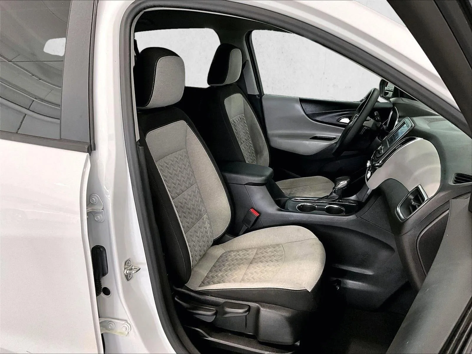 2024 Chevrolet Equinox LS photo 9