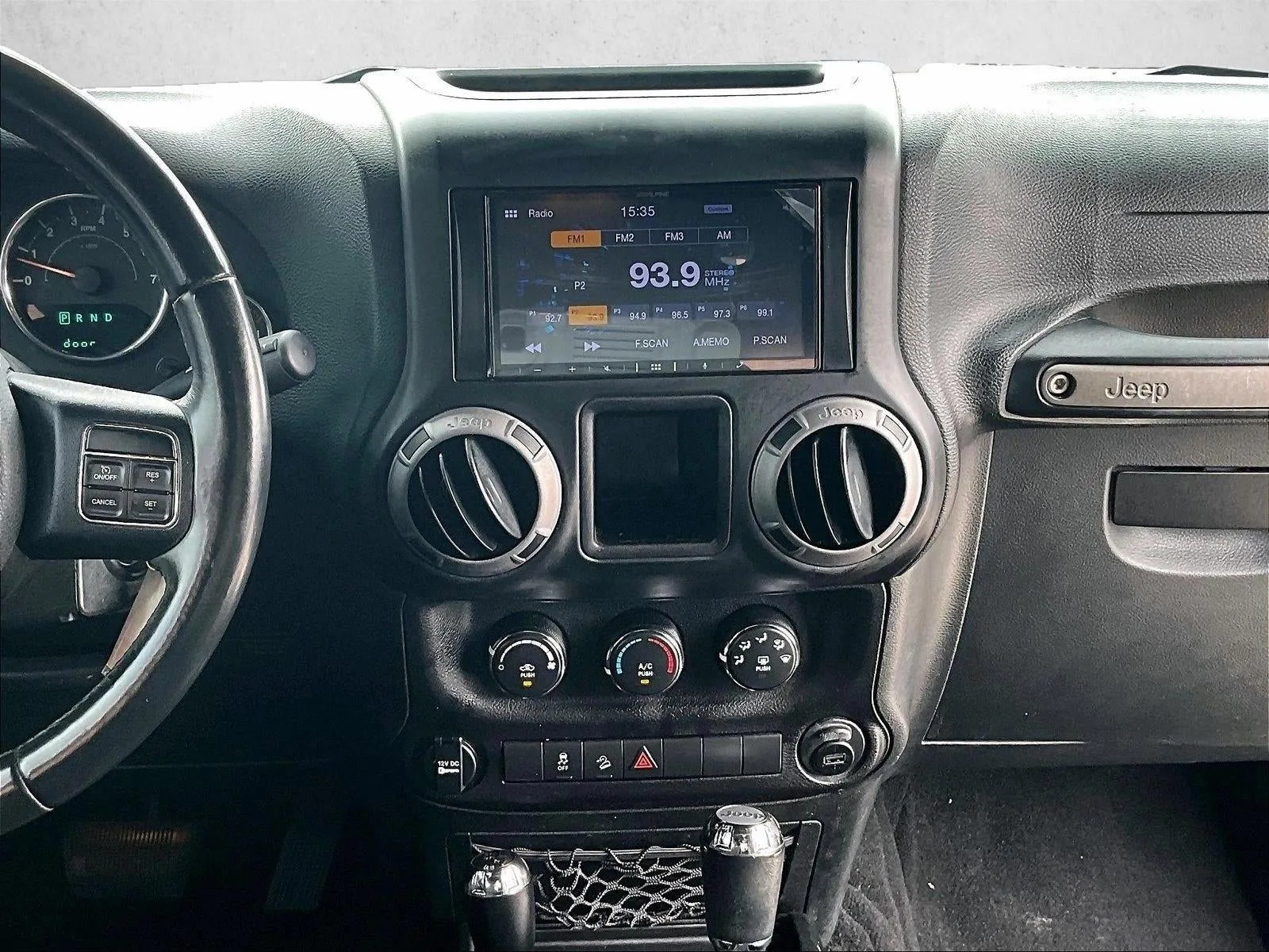 2017 Jeep Wrangler Sport 4x4 photo 8