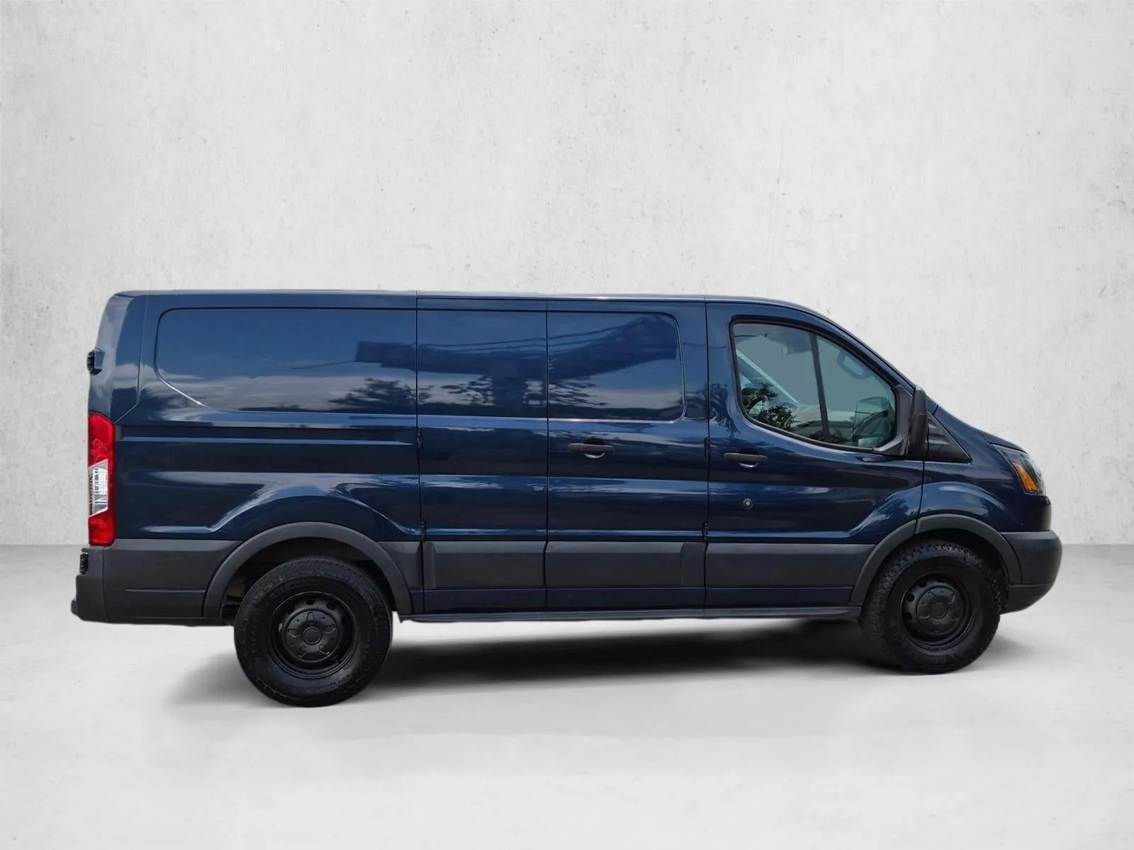 2018 Ford Transit Van T-150 130" Low Rf 8600 GVWR Swing-Out RH Dr photo 4