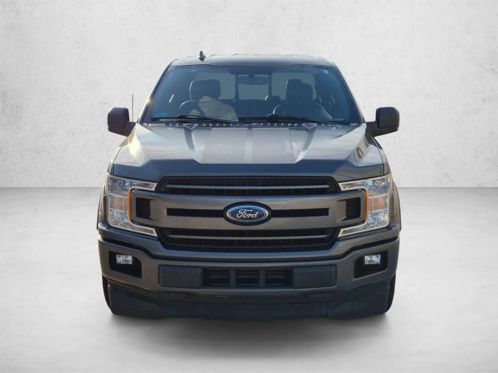 2018 Ford F-150 XLT 2WD SuperCrew 5.5' Box photo 2