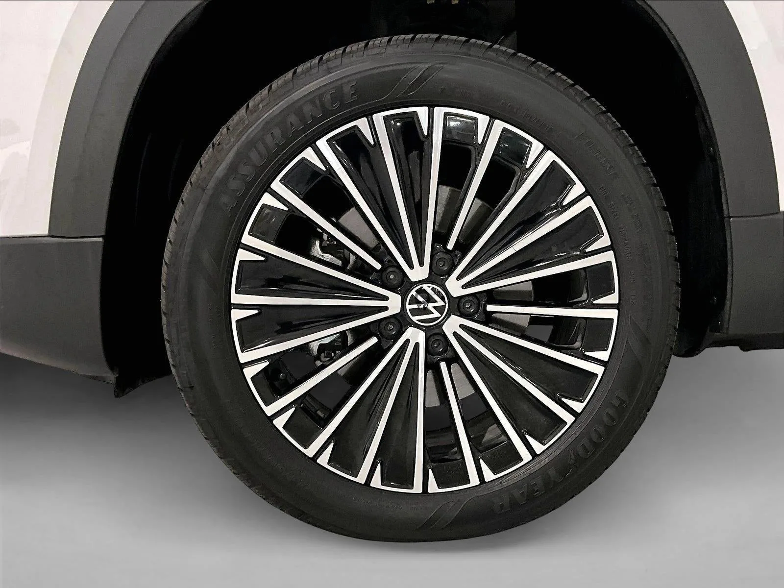 2025 Volkswagen Taos 1.5T SE photo 10