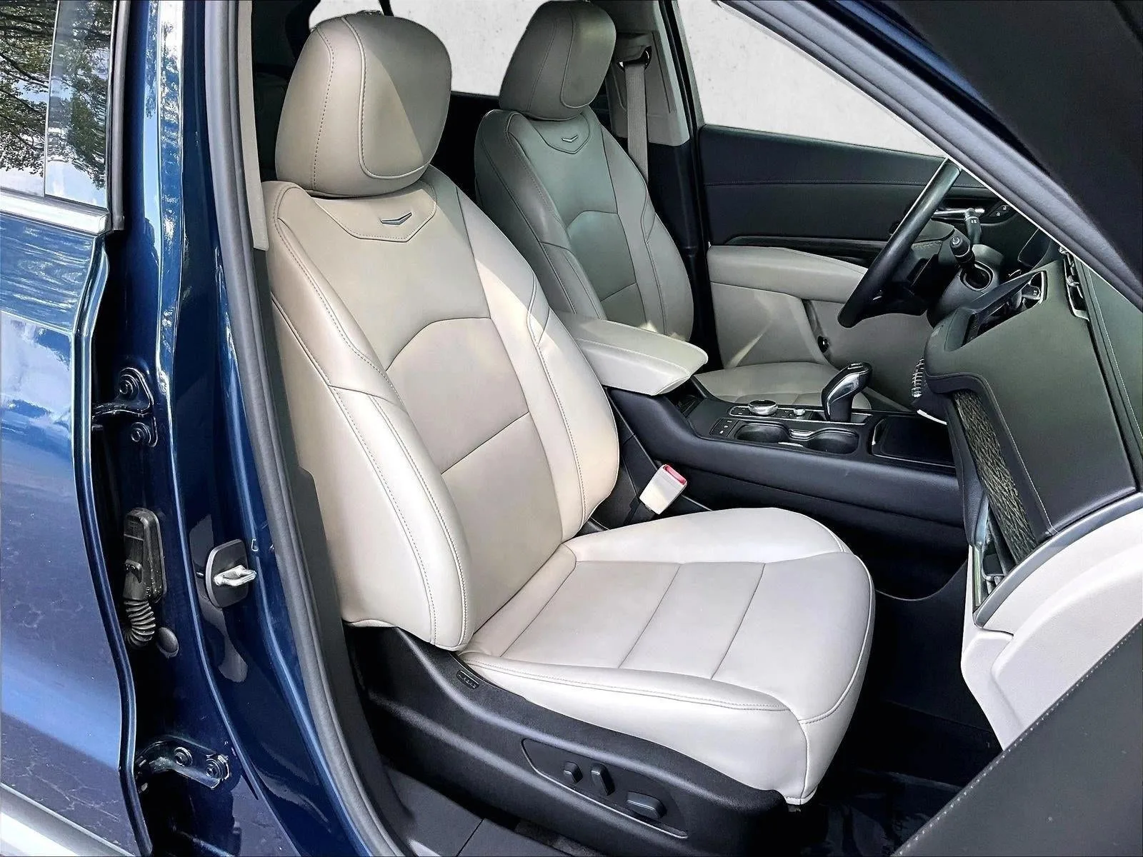 2019 Cadillac XT4 FWD Premium Luxury photo 9