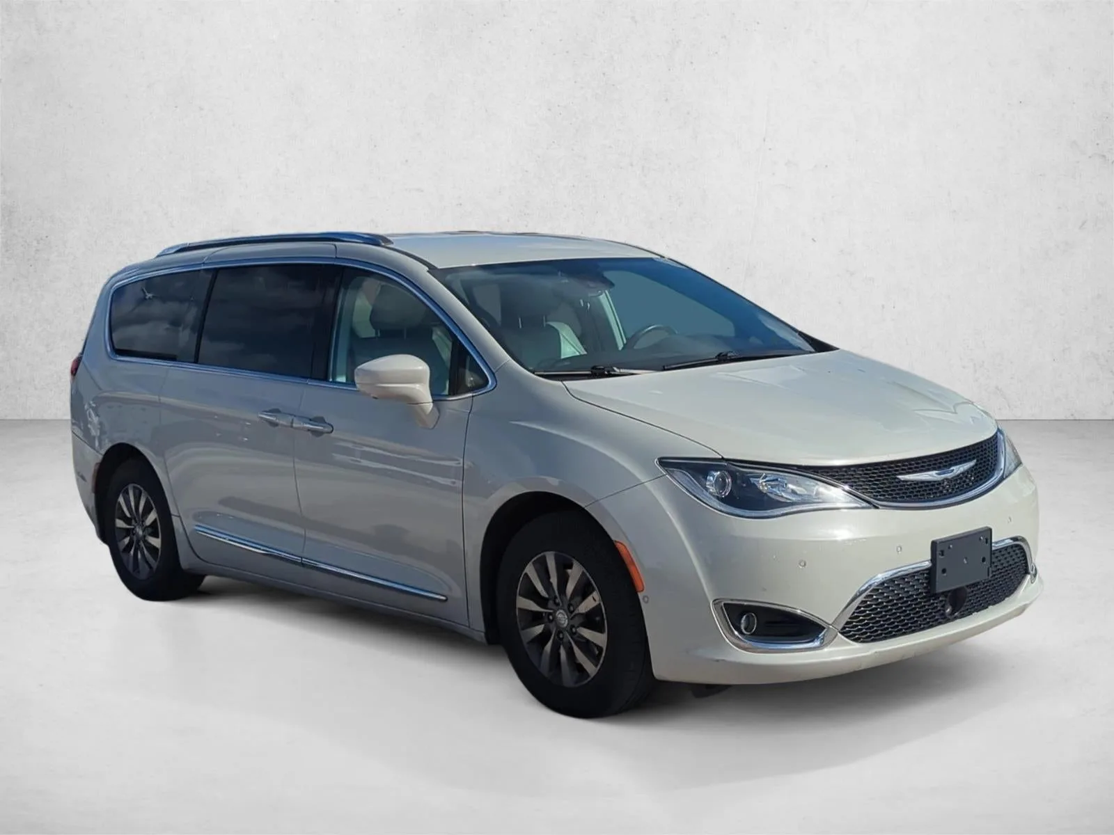 2019 Chrysler Pacifica Touring L Plus FWD photo 3
