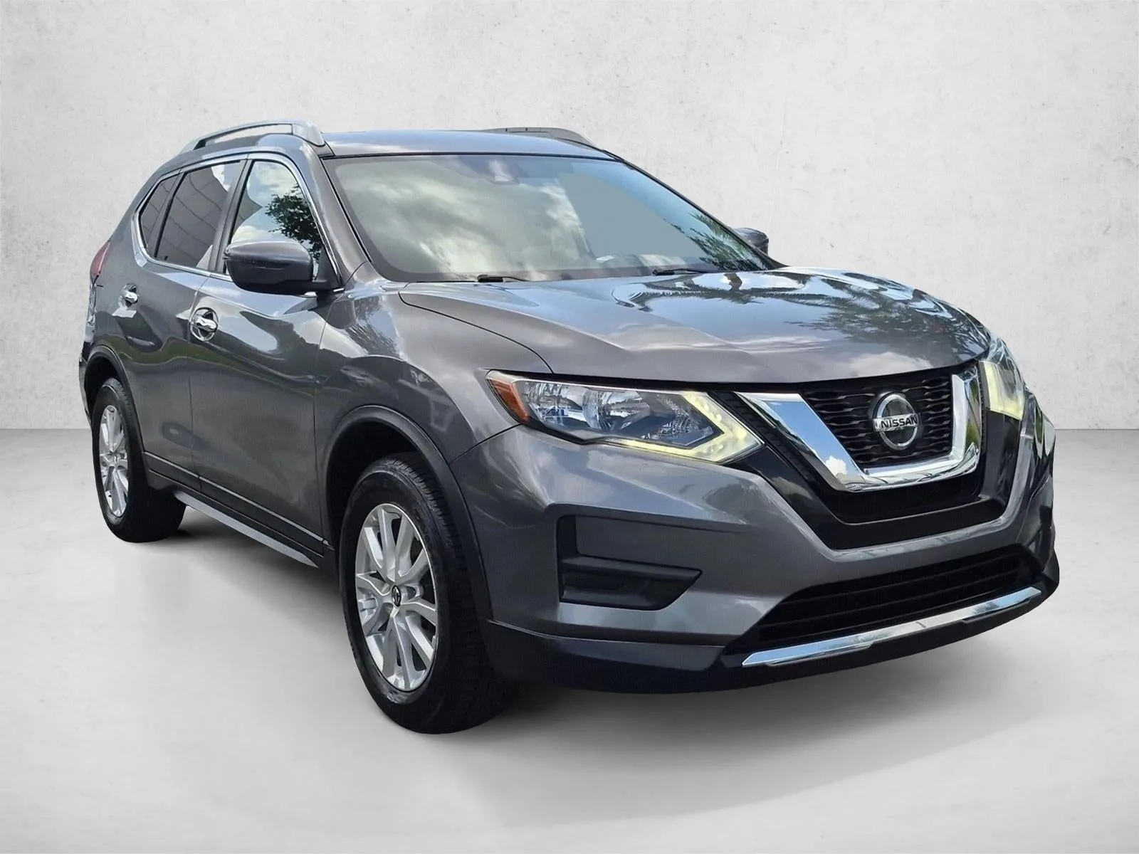 2020 Nissan Rogue FWD SV photo 3