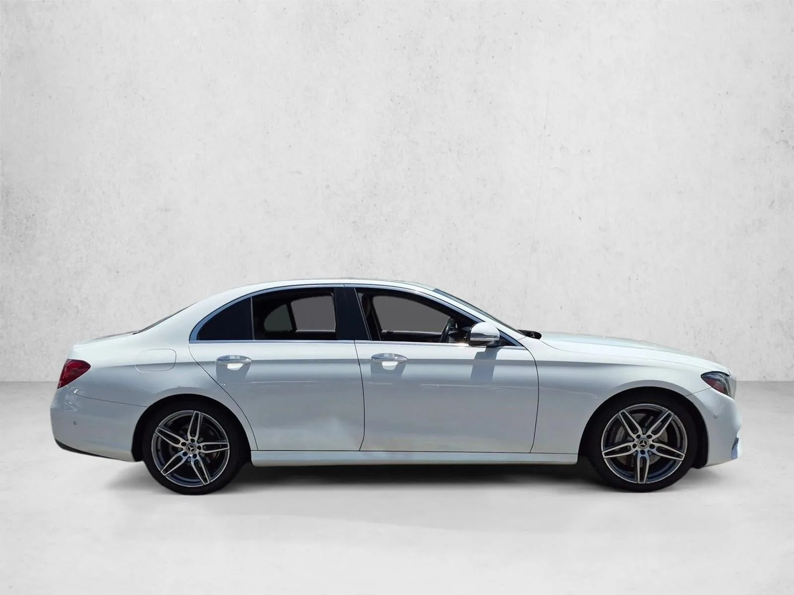 2018 Mercedes-Benz E-Class E 300 RWD Sedan photo 4