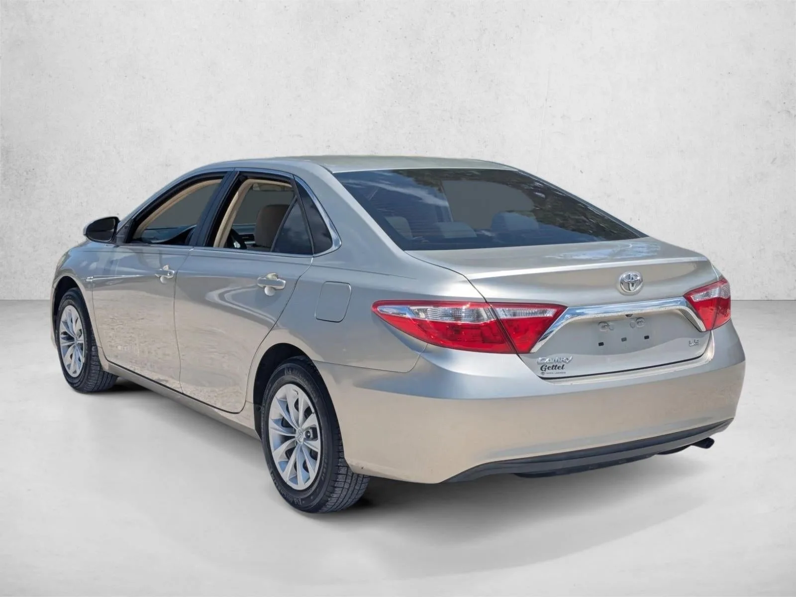 2017 Toyota Camry LE Auto (SE) photo 7