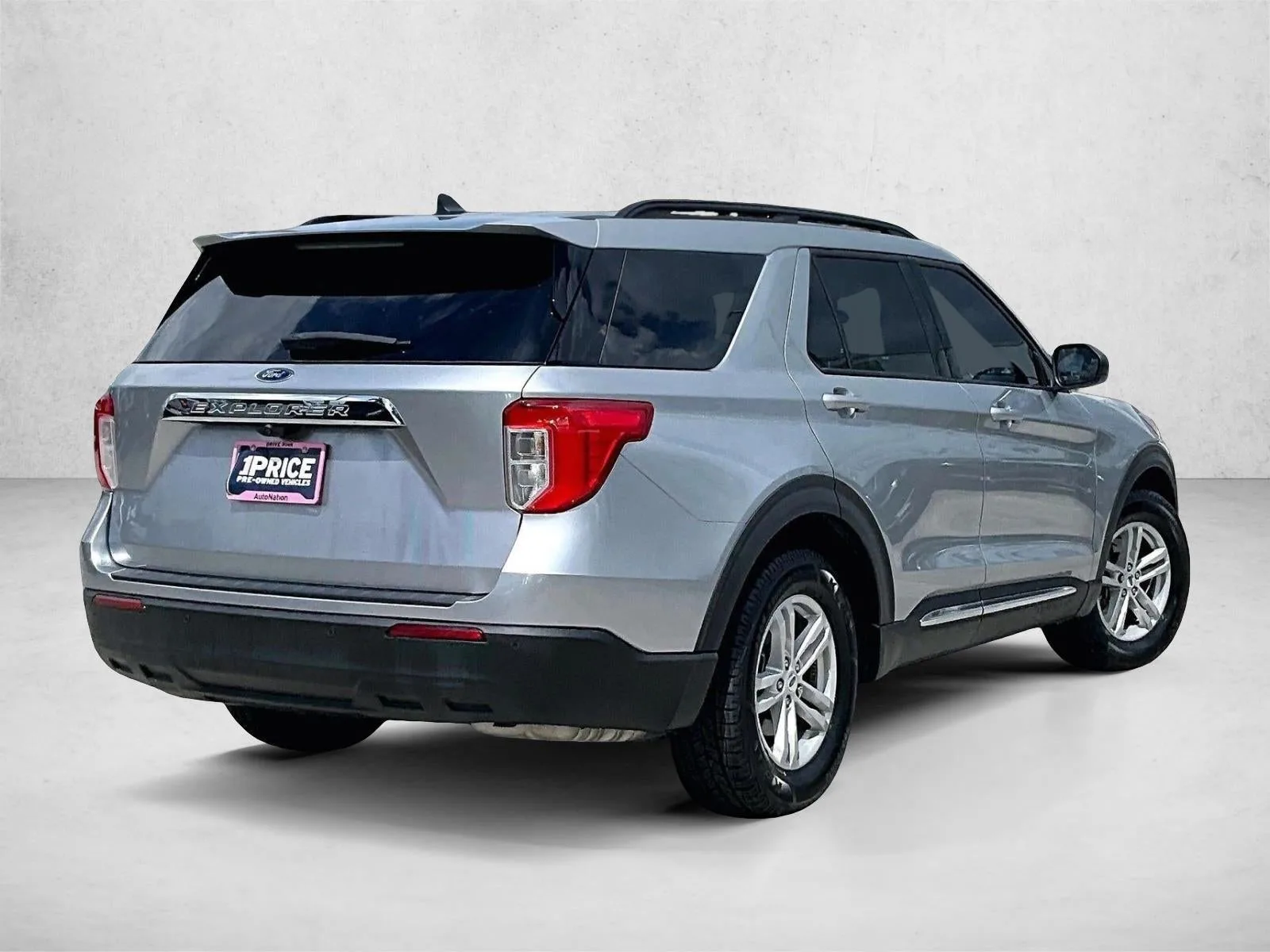 2023 Ford Explorer XLT photo 2