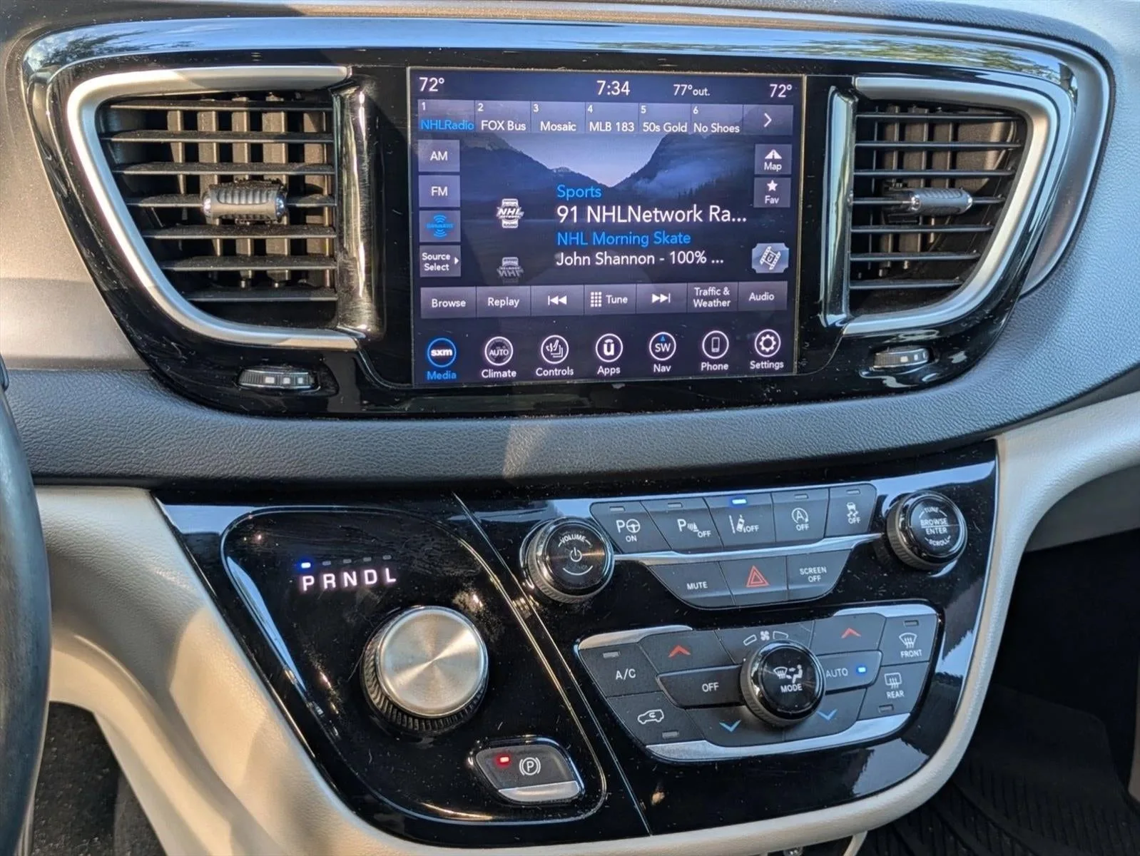 2020 Chrysler Pacifica Touring L Plus FWD photo 11