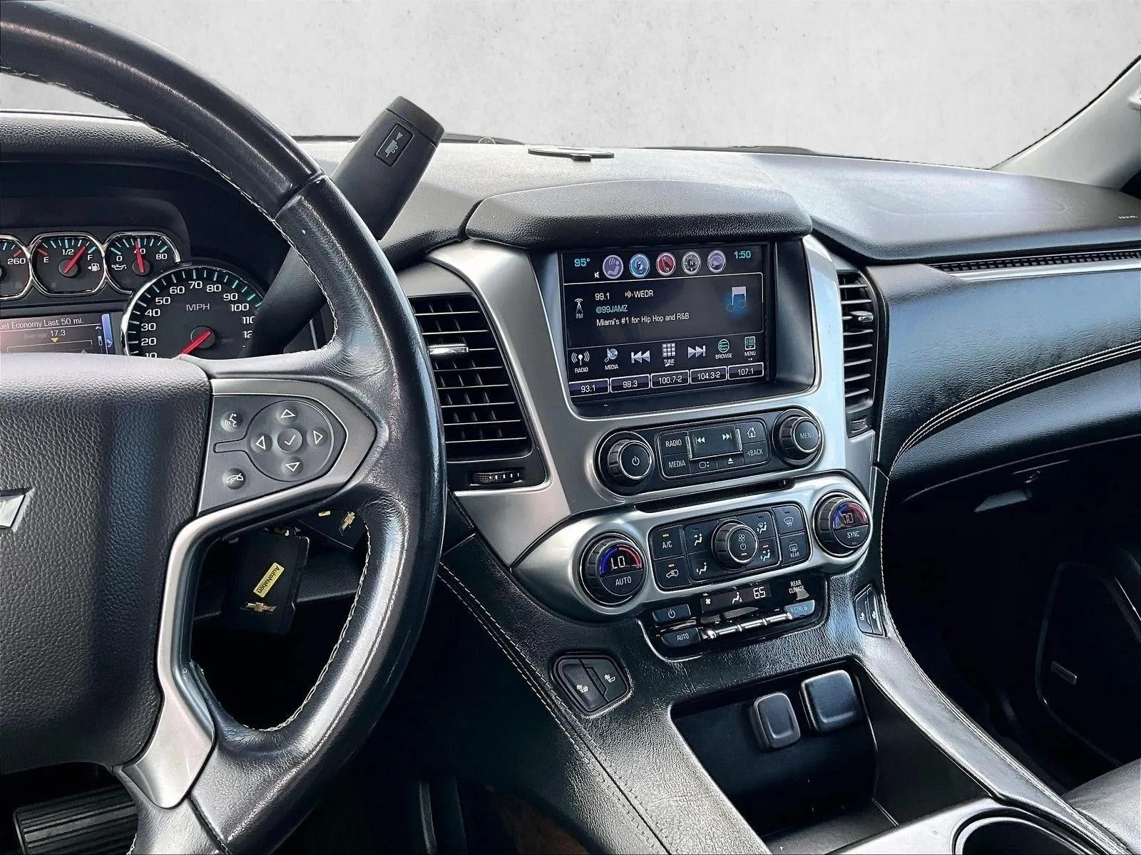 2018 Chevrolet Suburban LT photo 8