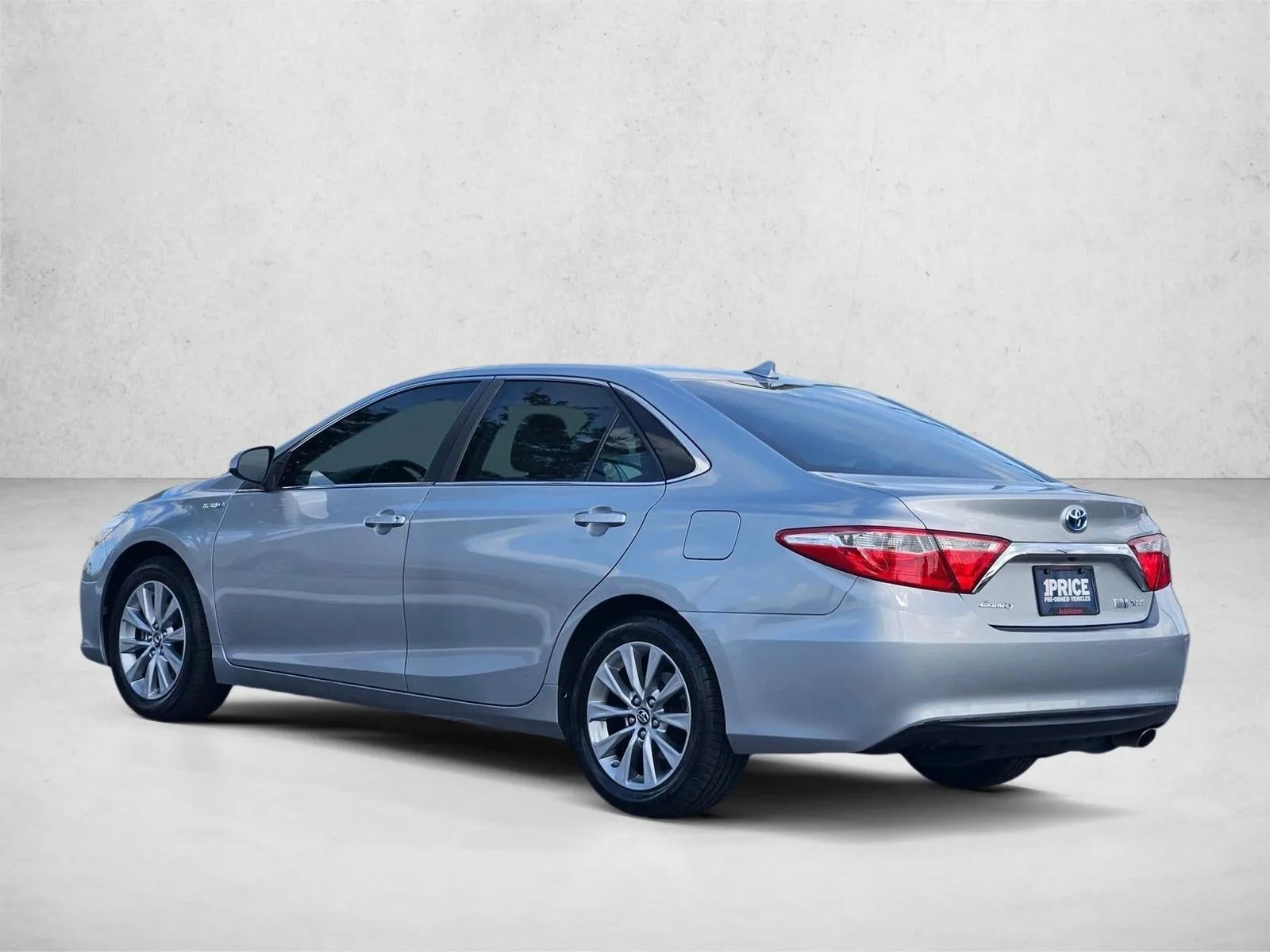 2017 Toyota Camry Hybrid XLE CVT (Natl) photo 8