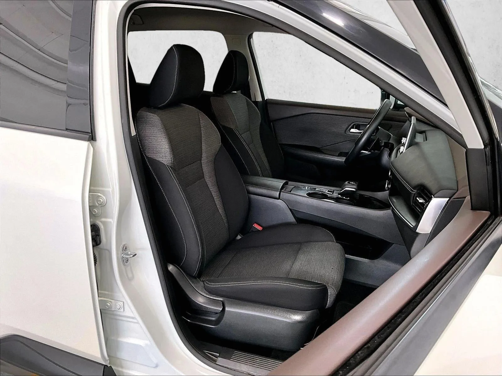 2021 Nissan Rogue SV FWD photo 9