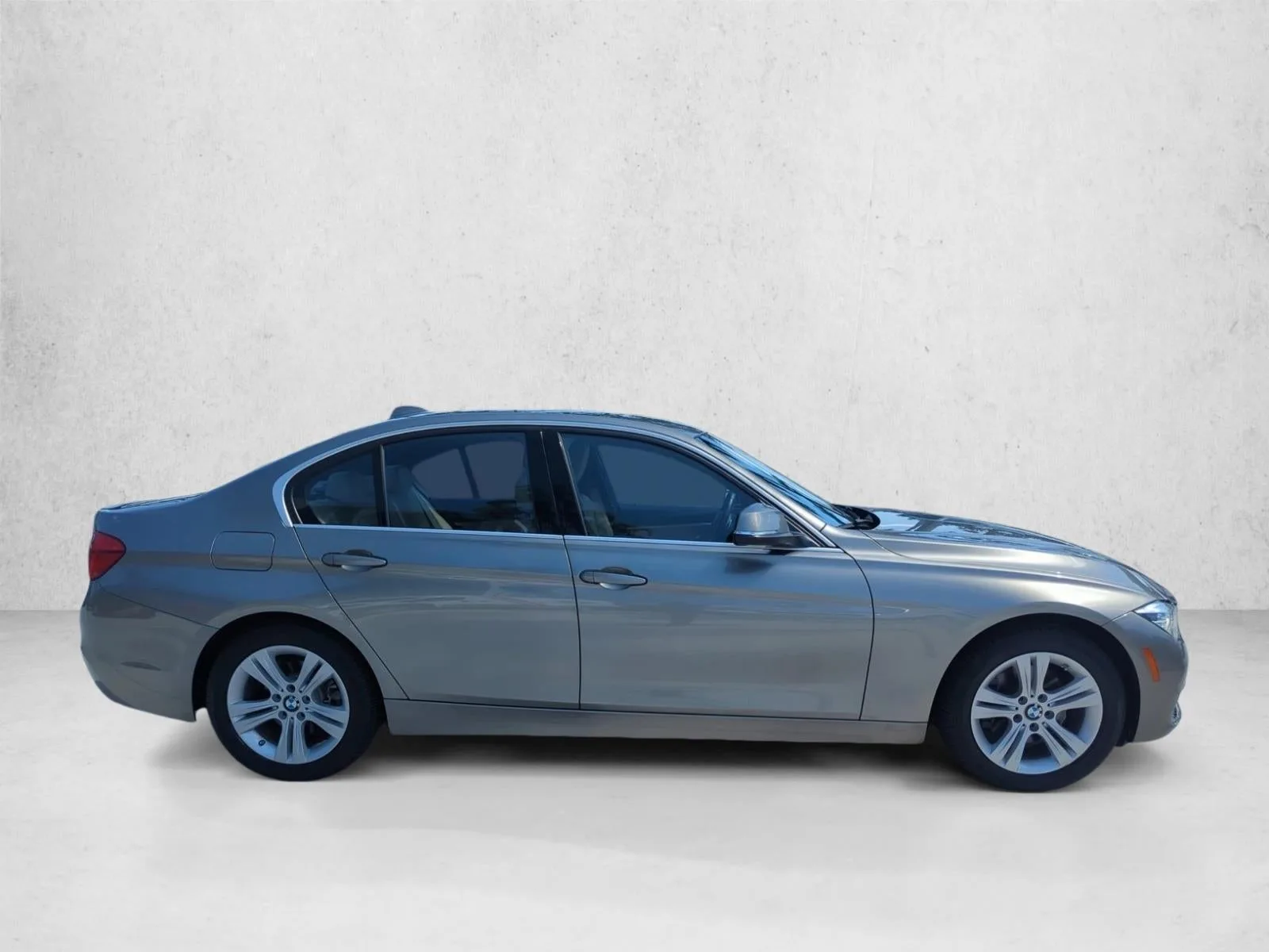 2018 BMW 330i Sedan photo 4