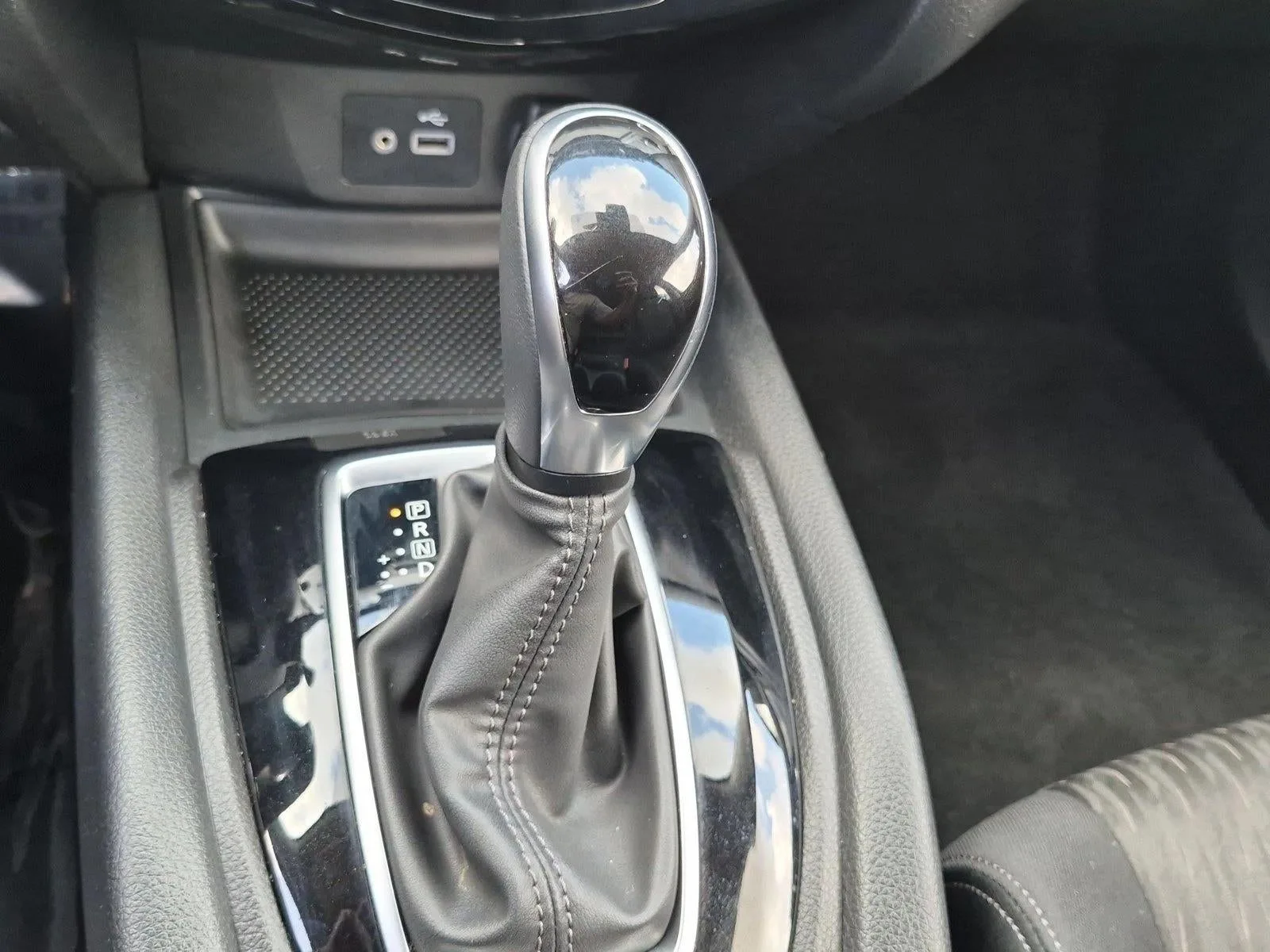 2020 Nissan Rogue FWD SV photo 12