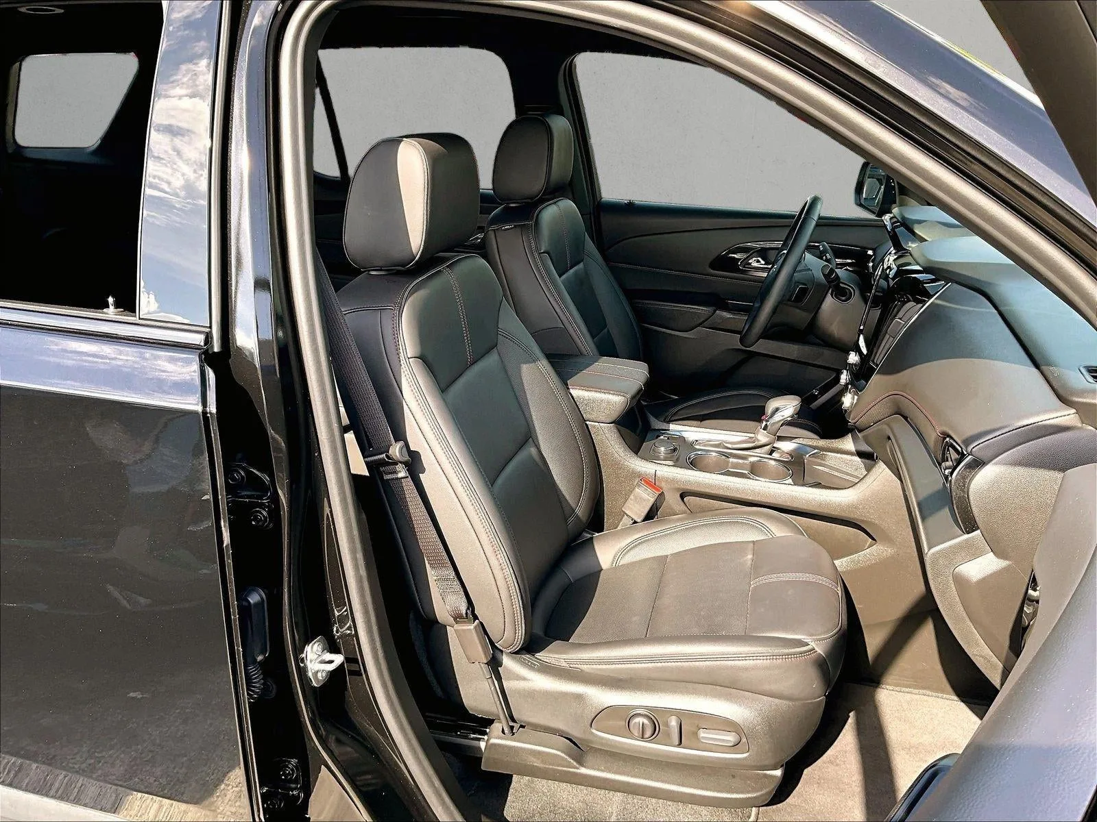 2023 Chevrolet Traverse RS photo 9