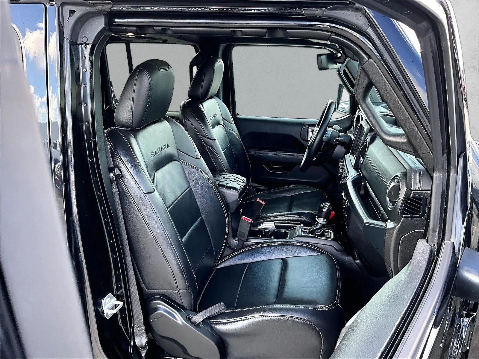 2019 Jeep Wrangler Unlimited Sahara 4x4 photo 9