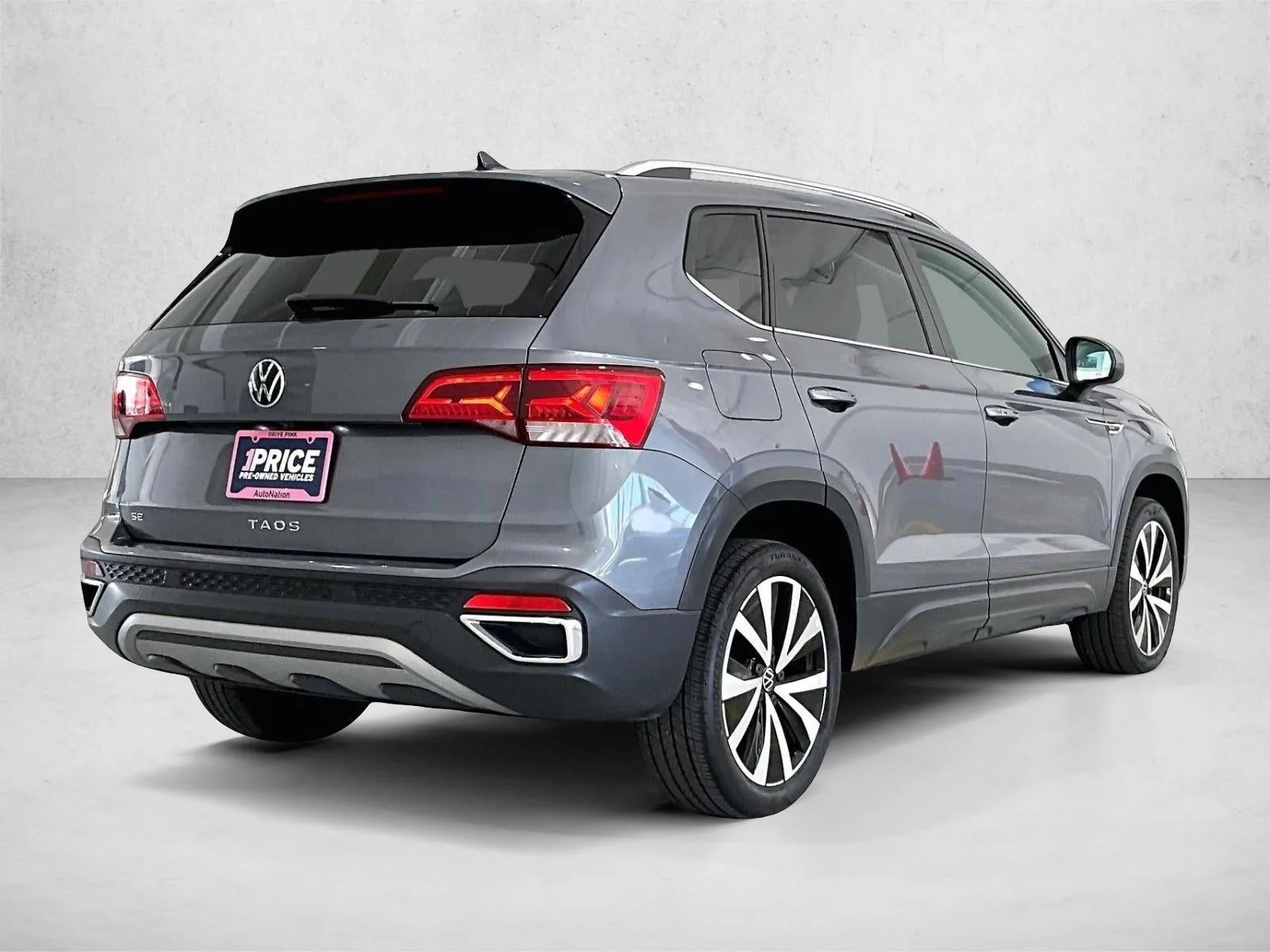 2023 Volkswagen Taos SE photo 2