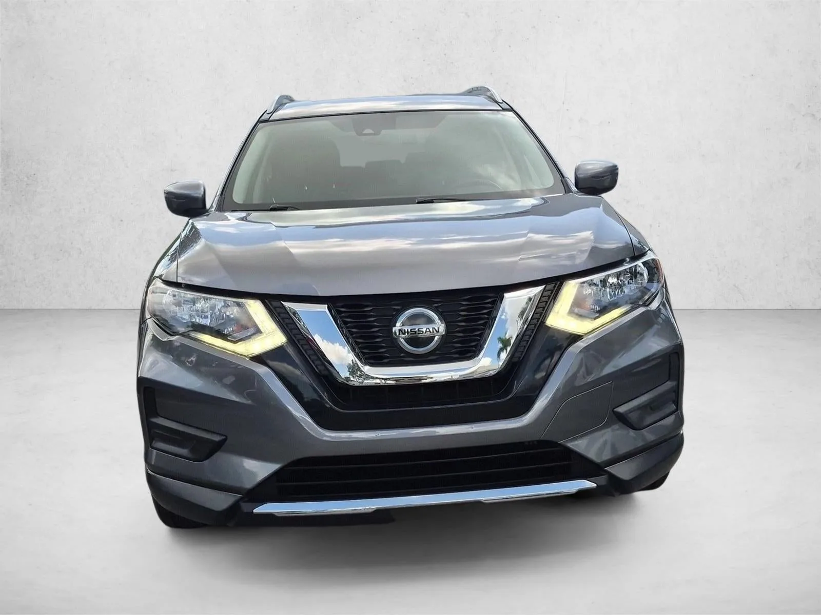 2020 Nissan Rogue FWD SV photo 2