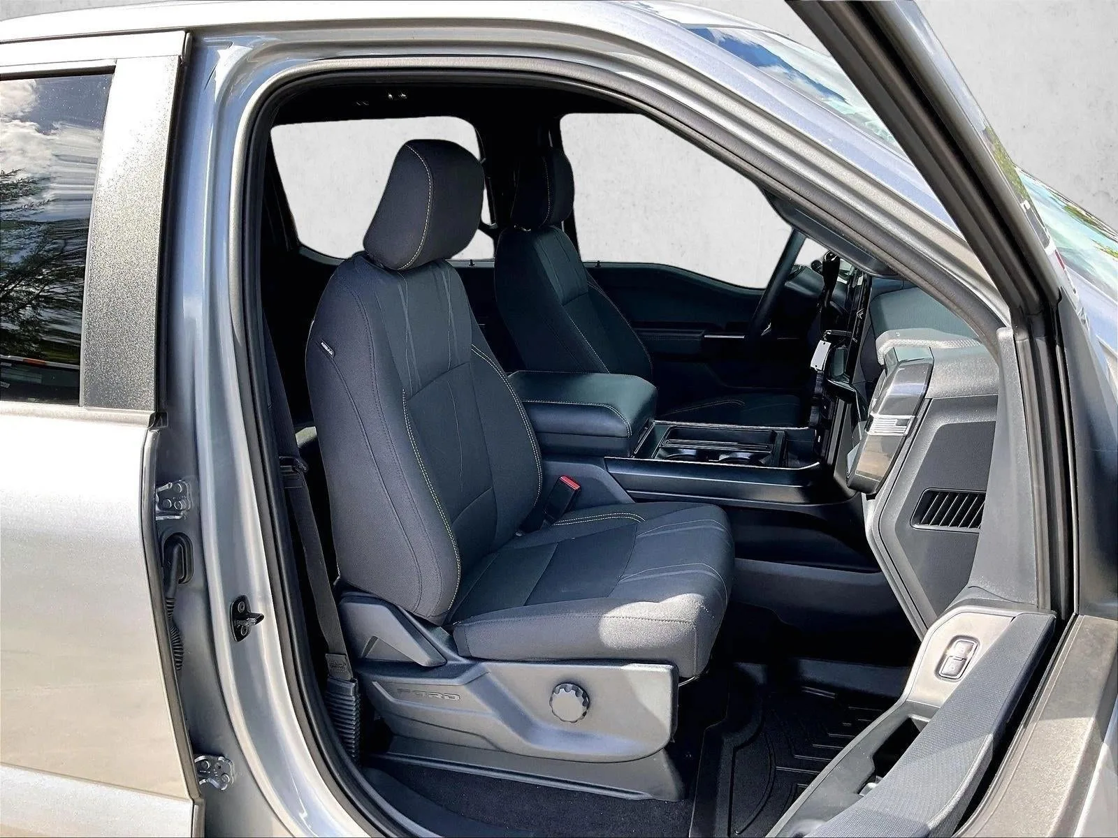 2025 Ford F-150 STX photo 9