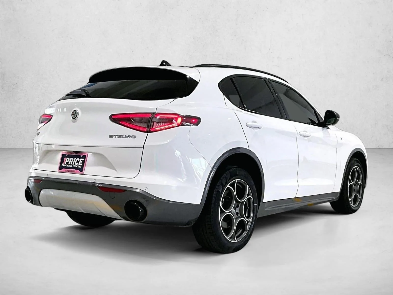 2024 Alfa Romeo Stelvio Ti AWD photo 2