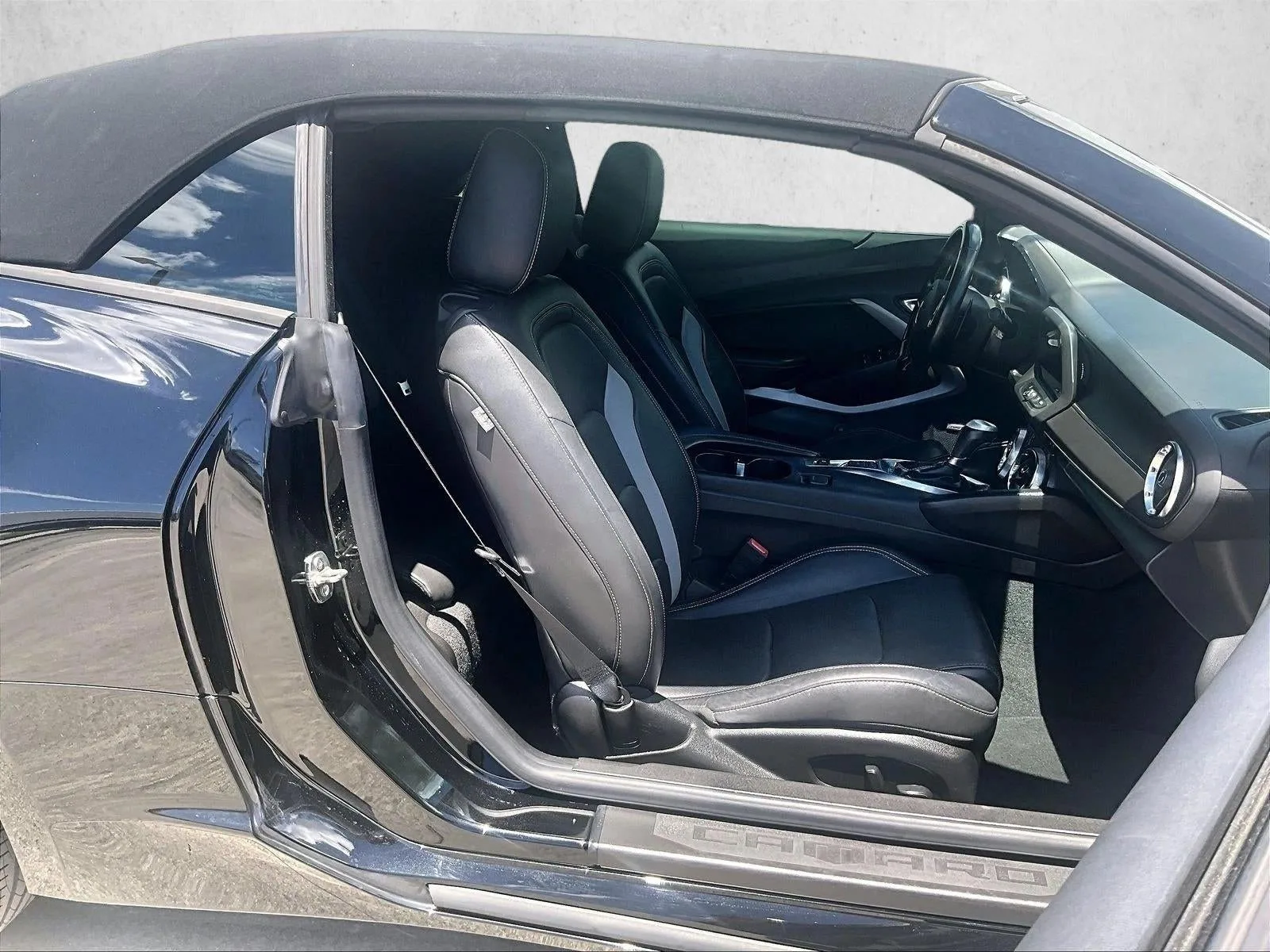 2023 Chevrolet Camaro 2LT photo 9