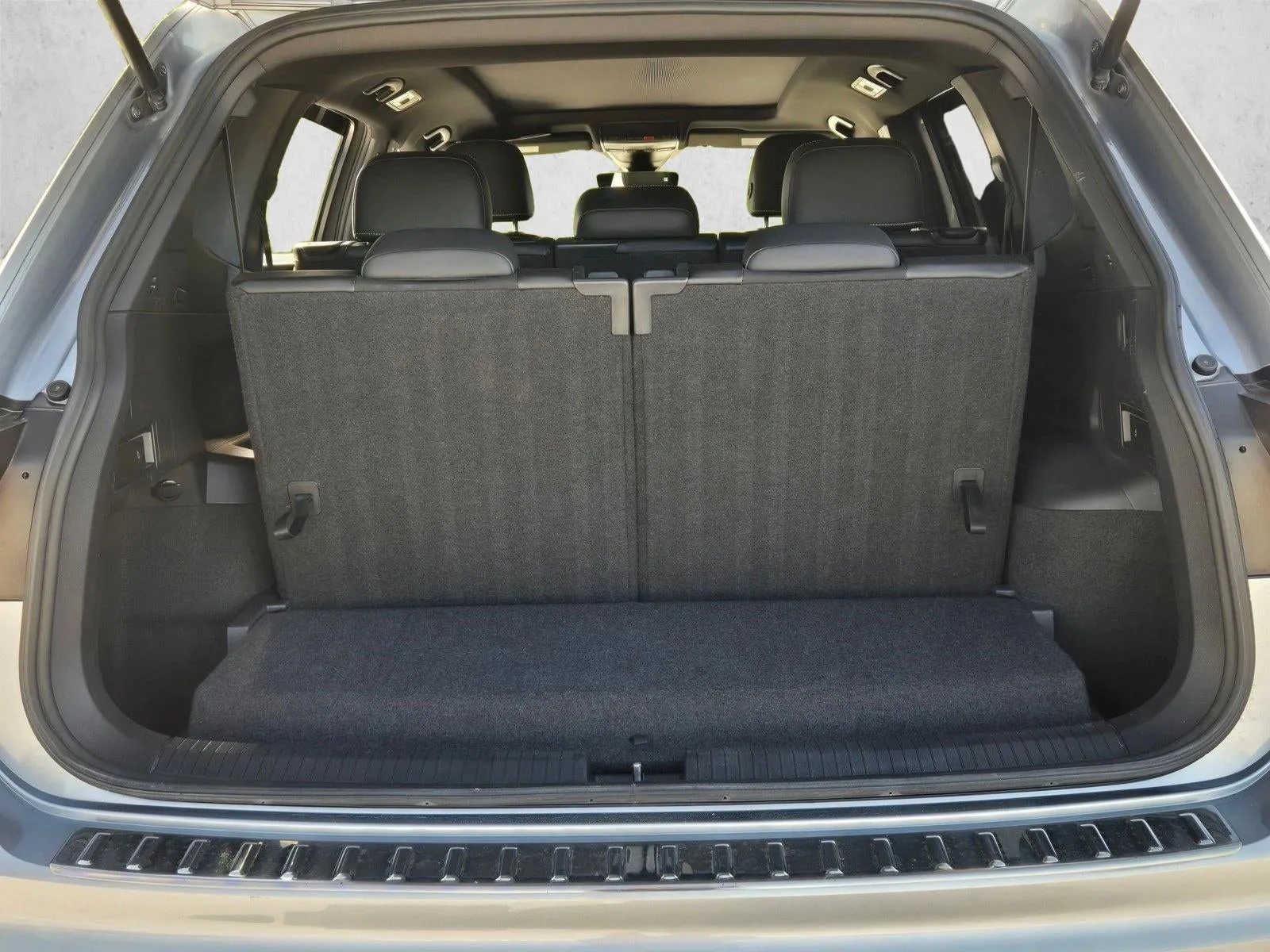 2023 Volkswagen Tiguan 2.0T SE R-Line Black FWD photo 6