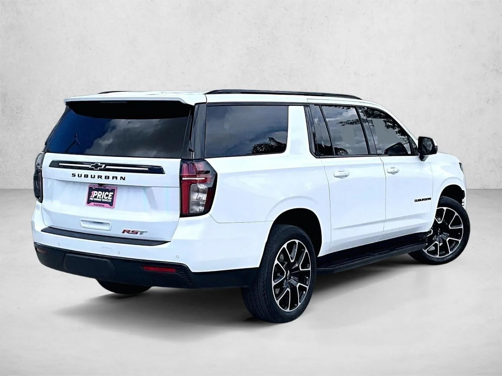 2024 Chevrolet Suburban RST photo 2
