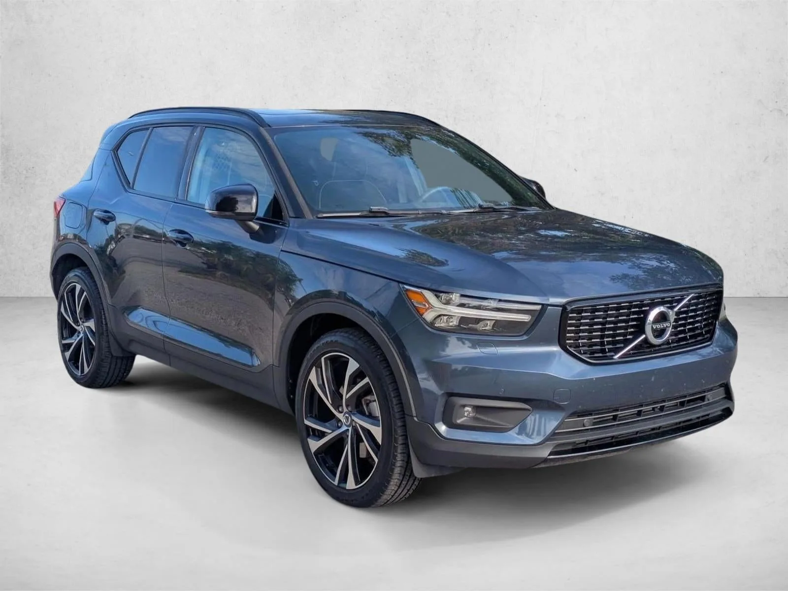 2022 Volvo XC40 T5 AWD R-Design photo 3