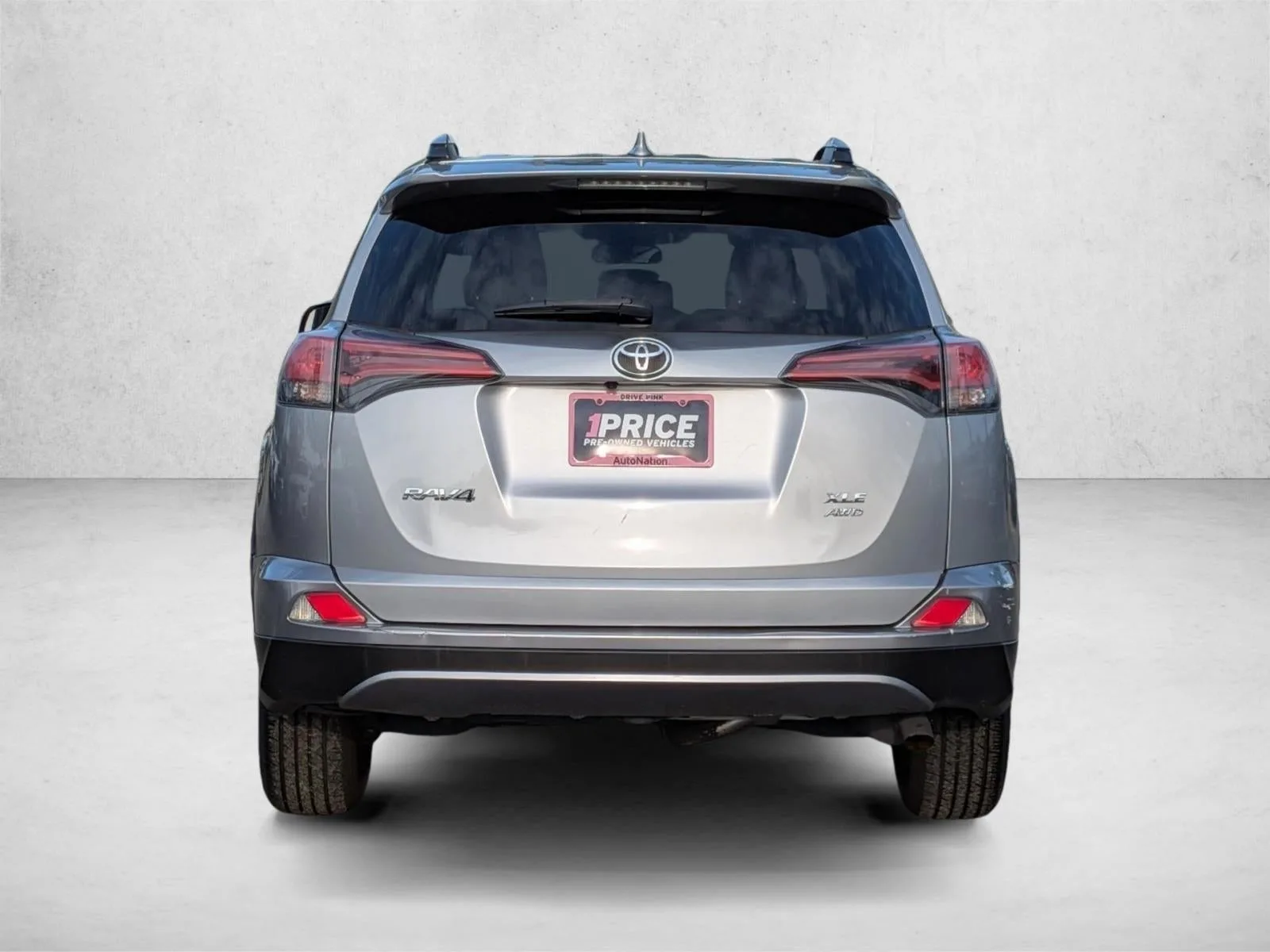 2018 Toyota RAV4 XLE AWD (Natl) photo 7
