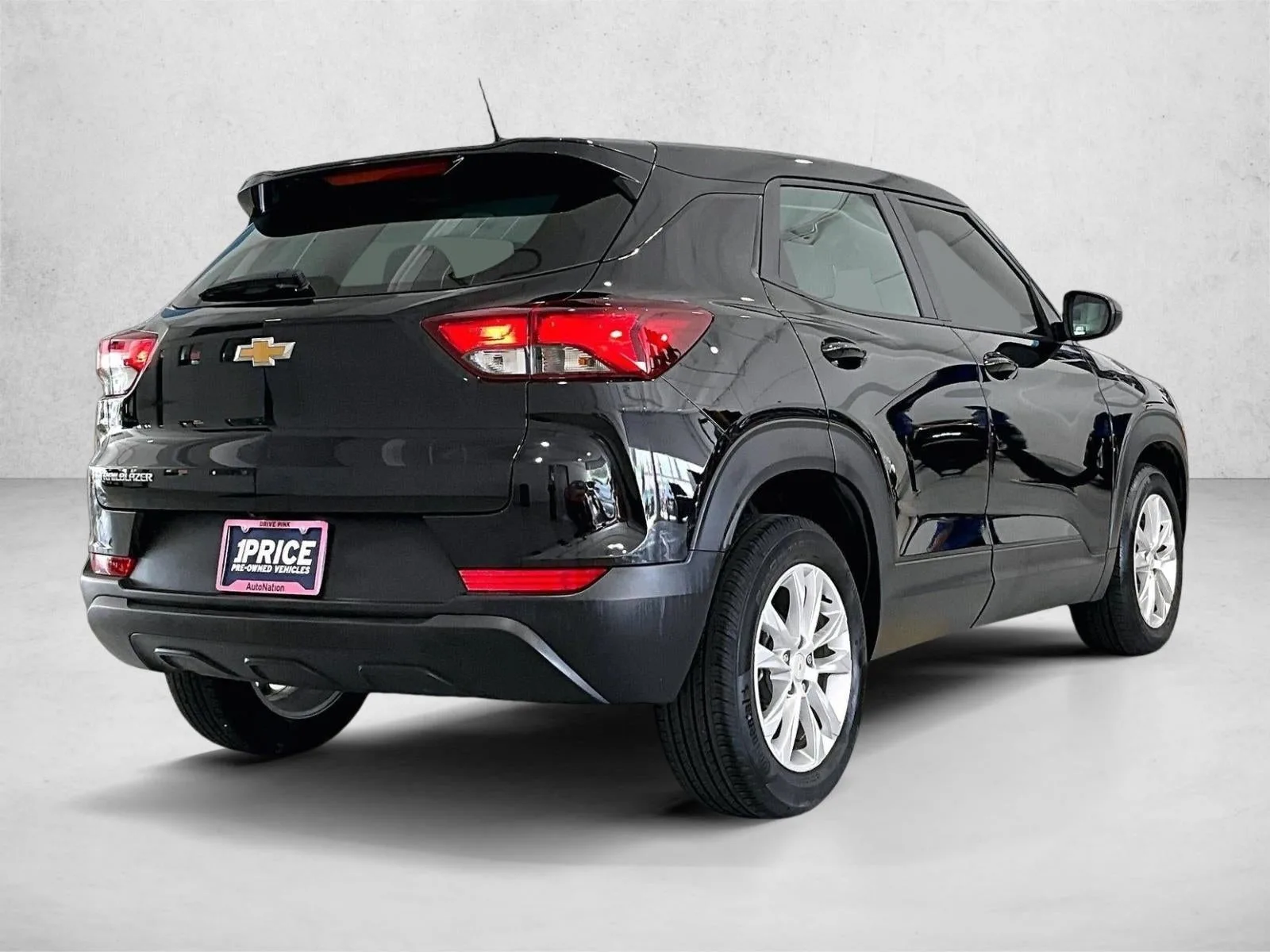 2023 Chevrolet Trailblazer LS photo 2