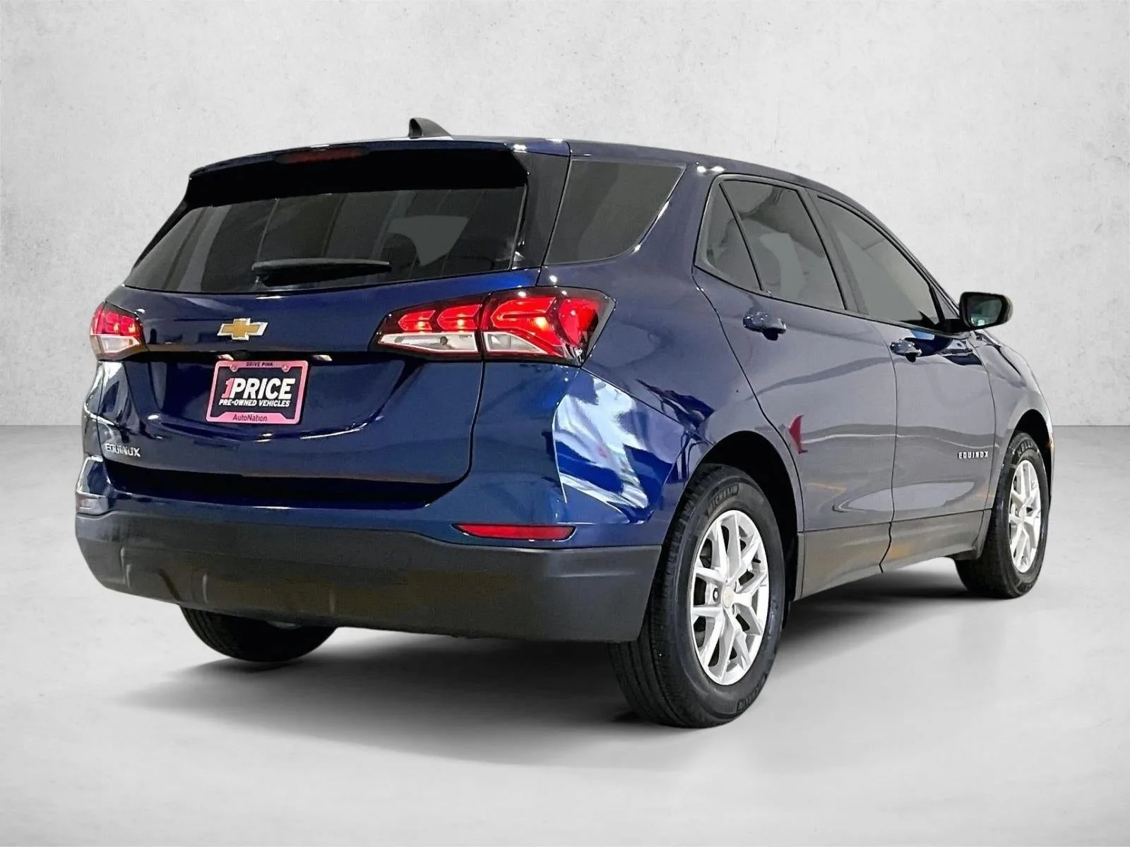 2023 Chevrolet Equinox LS photo 2
