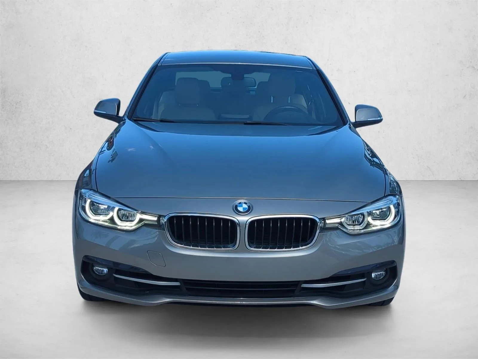 2018 BMW 330i Sedan photo 2