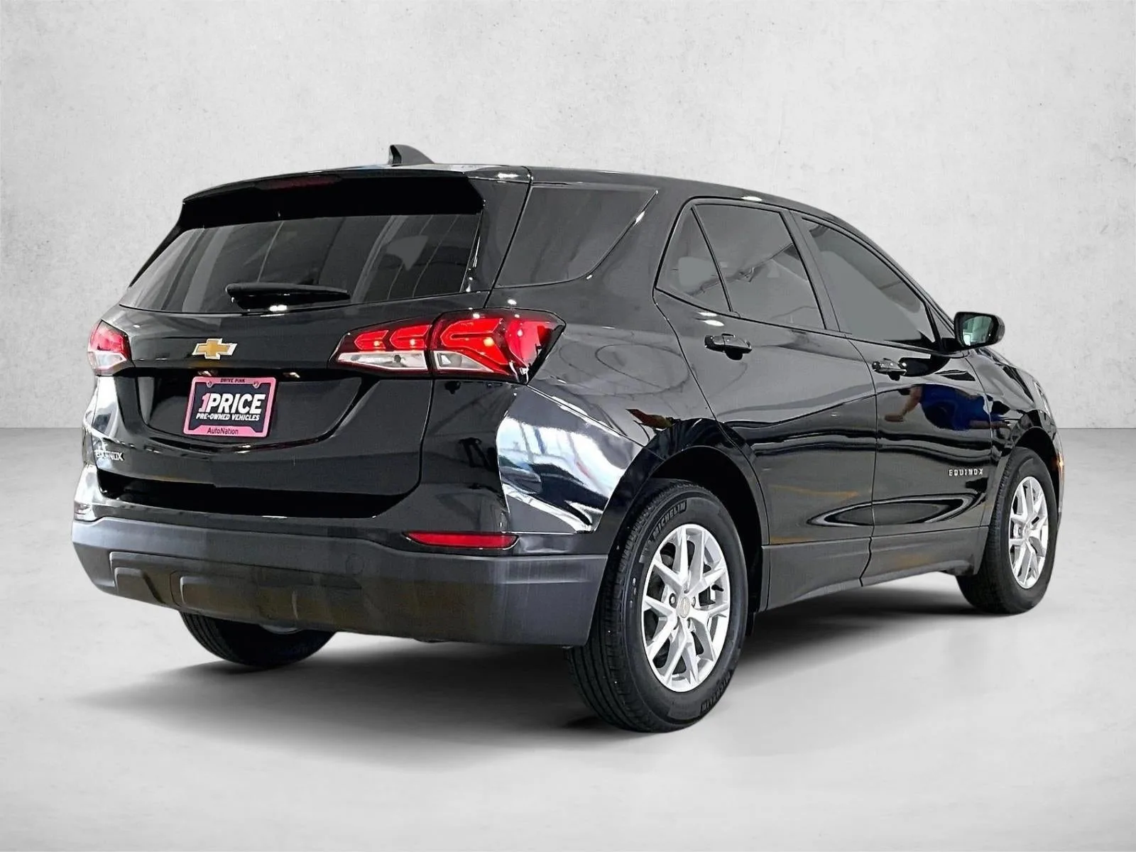 2023 Chevrolet Equinox LS photo 2