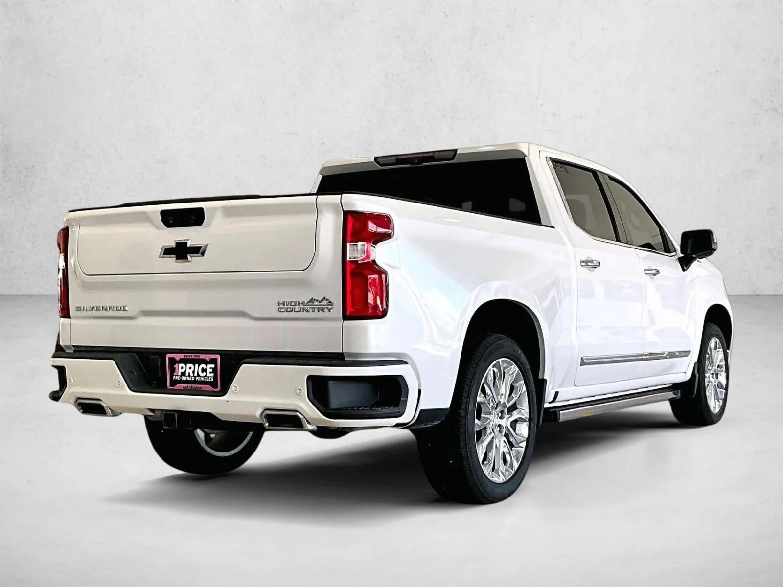 2023 Chevrolet Silverado 1500 High Country photo 2