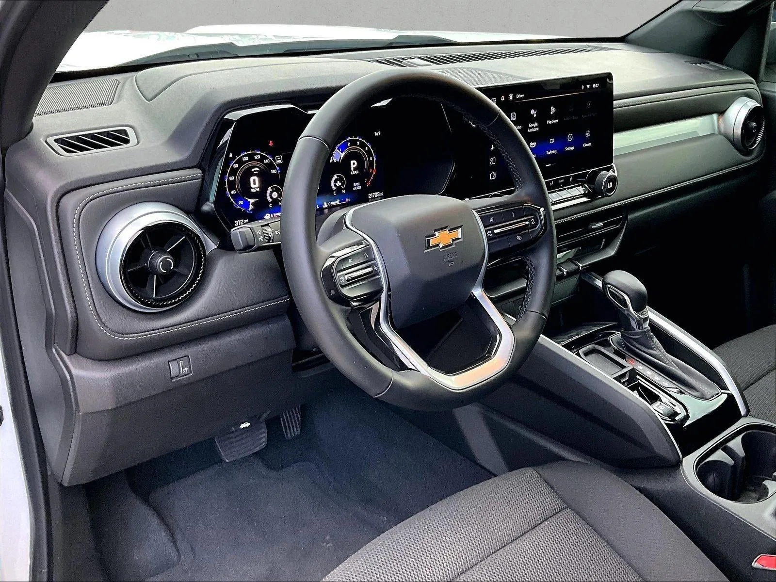 2024 Chevrolet Colorado LT photo 14