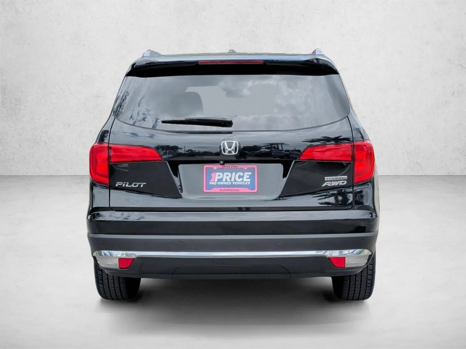 2016 Honda Pilot AWD Touring with DVD Rear Entertainment System and Navigation photo 6