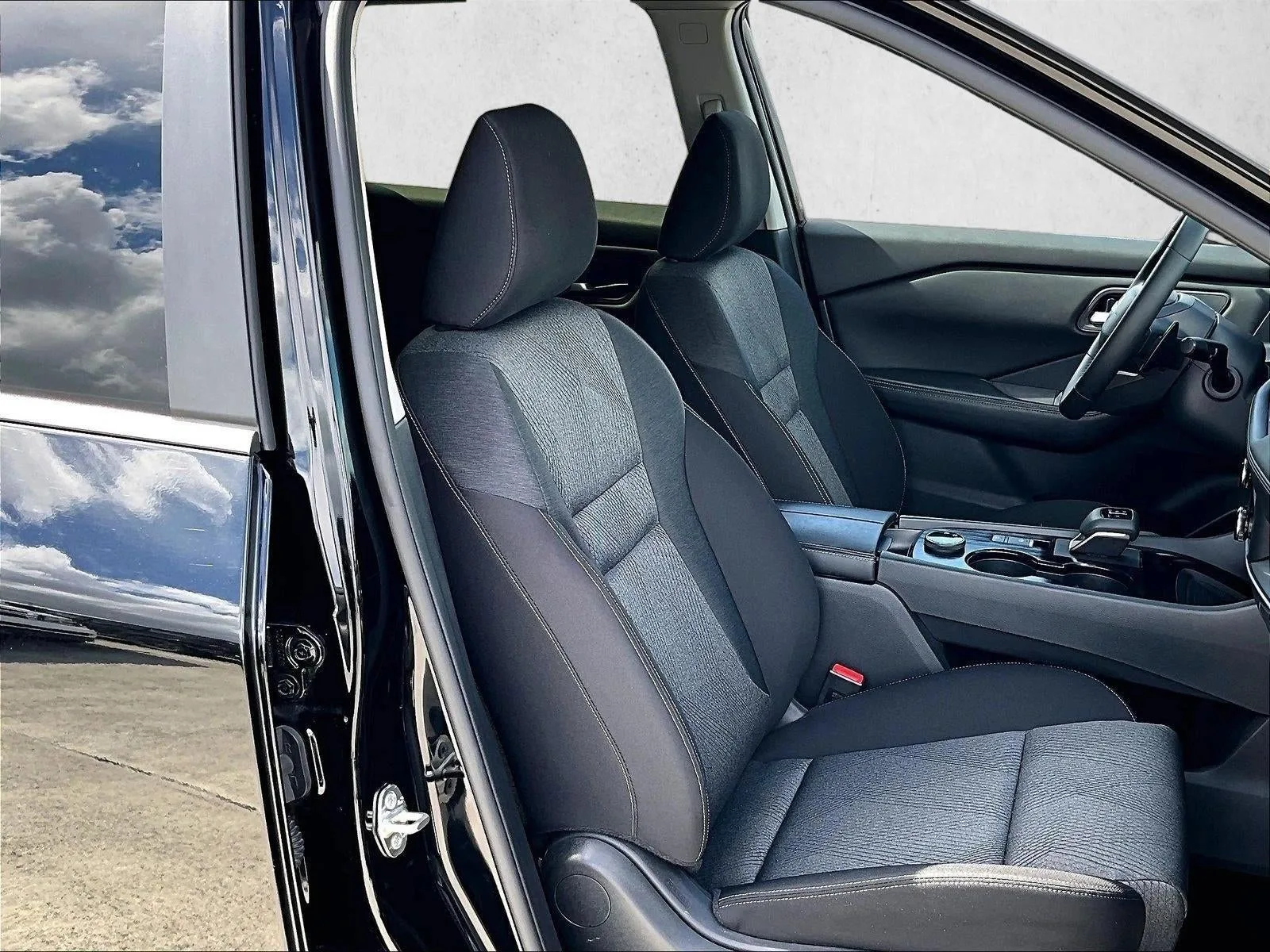 2025 Nissan Rogue SV Intelligent AWD photo 9