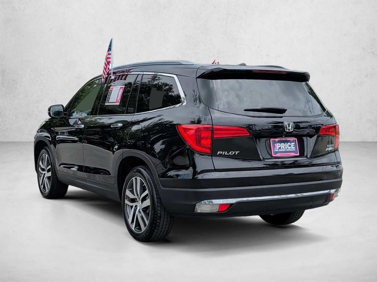 2016 Honda Pilot AWD Touring with DVD Rear Entertainment System and Navigation photo 7